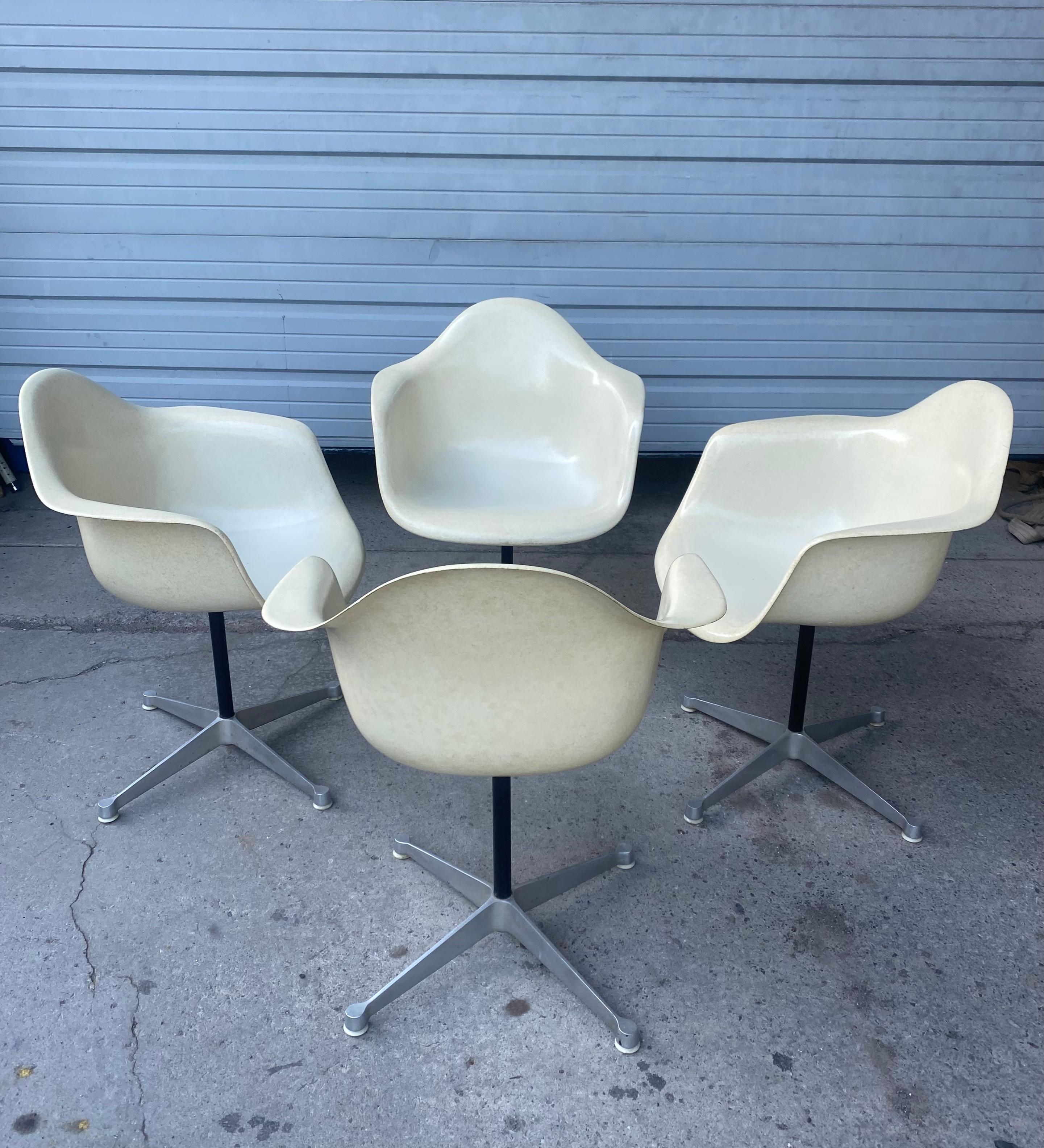 American Charles Eames for Herman Miller Fiberglass Swivel Dining Chairs / modern white