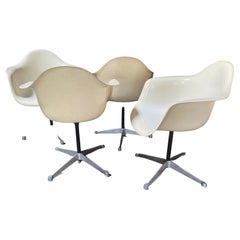 Charles Eames for Herman Miller Fiberglass Swivel Dining Chairs / modern white