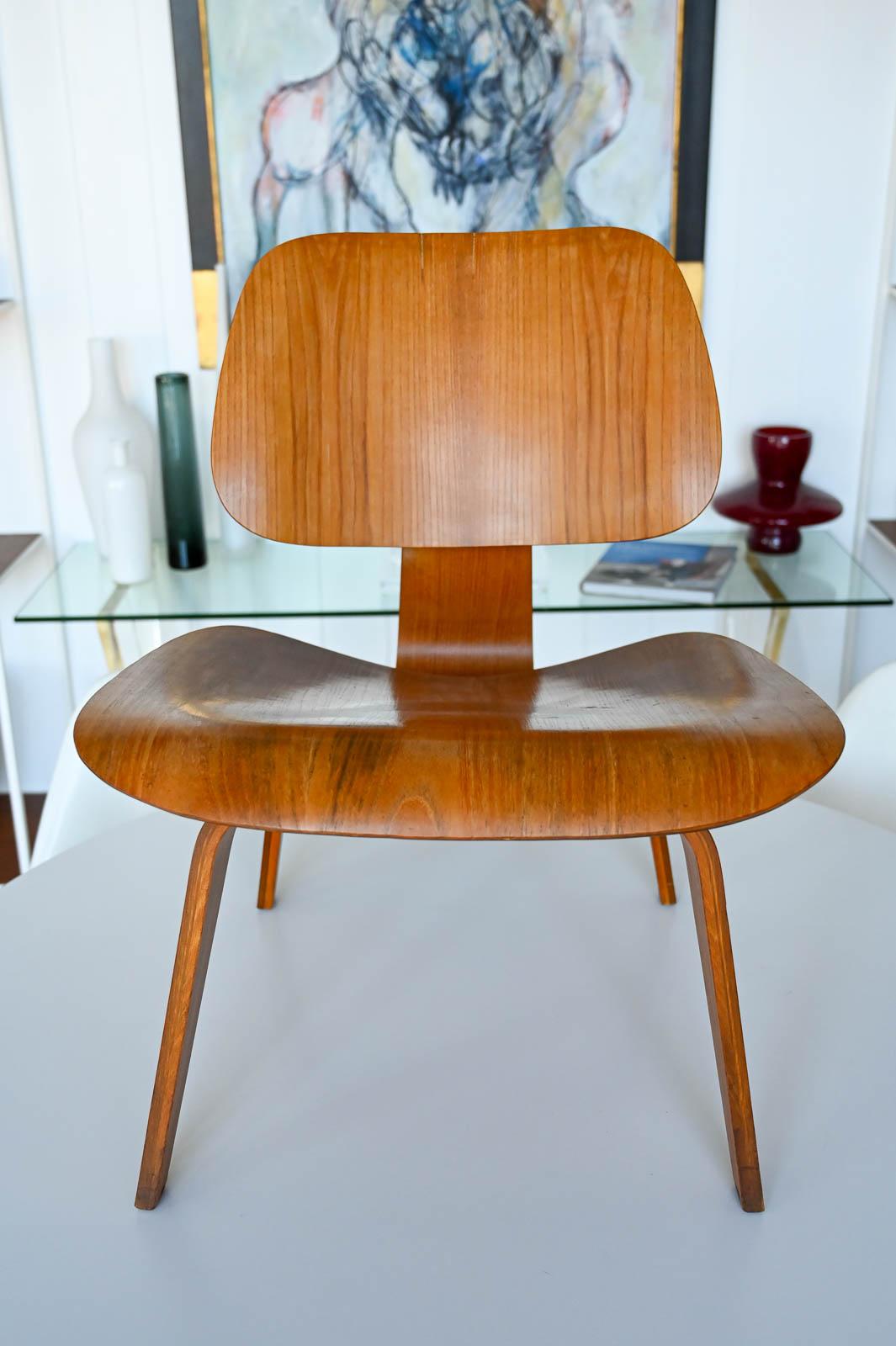 Charles Eames for Herman Miller LCW in Ash, ca. 1952 In Good Condition In Costa Mesa, CA