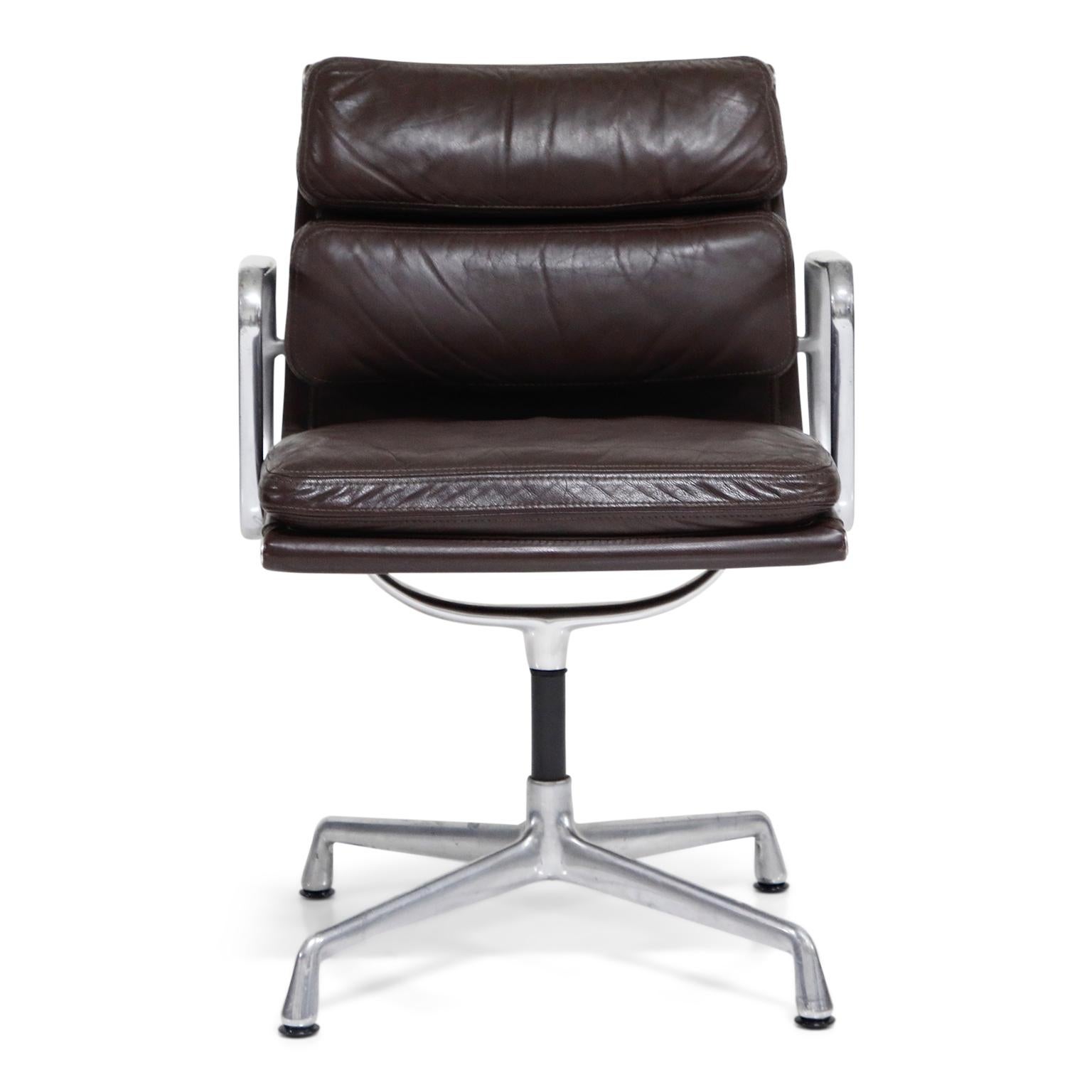 A collectible and sought after set of four (4) leather 'Soft Pad' Management chairs from the Aluminum Group line, designed by Charles and Ray Eames for Herman Miller. Featuring its original vintage Auburgine color leather which possesses a beautiful