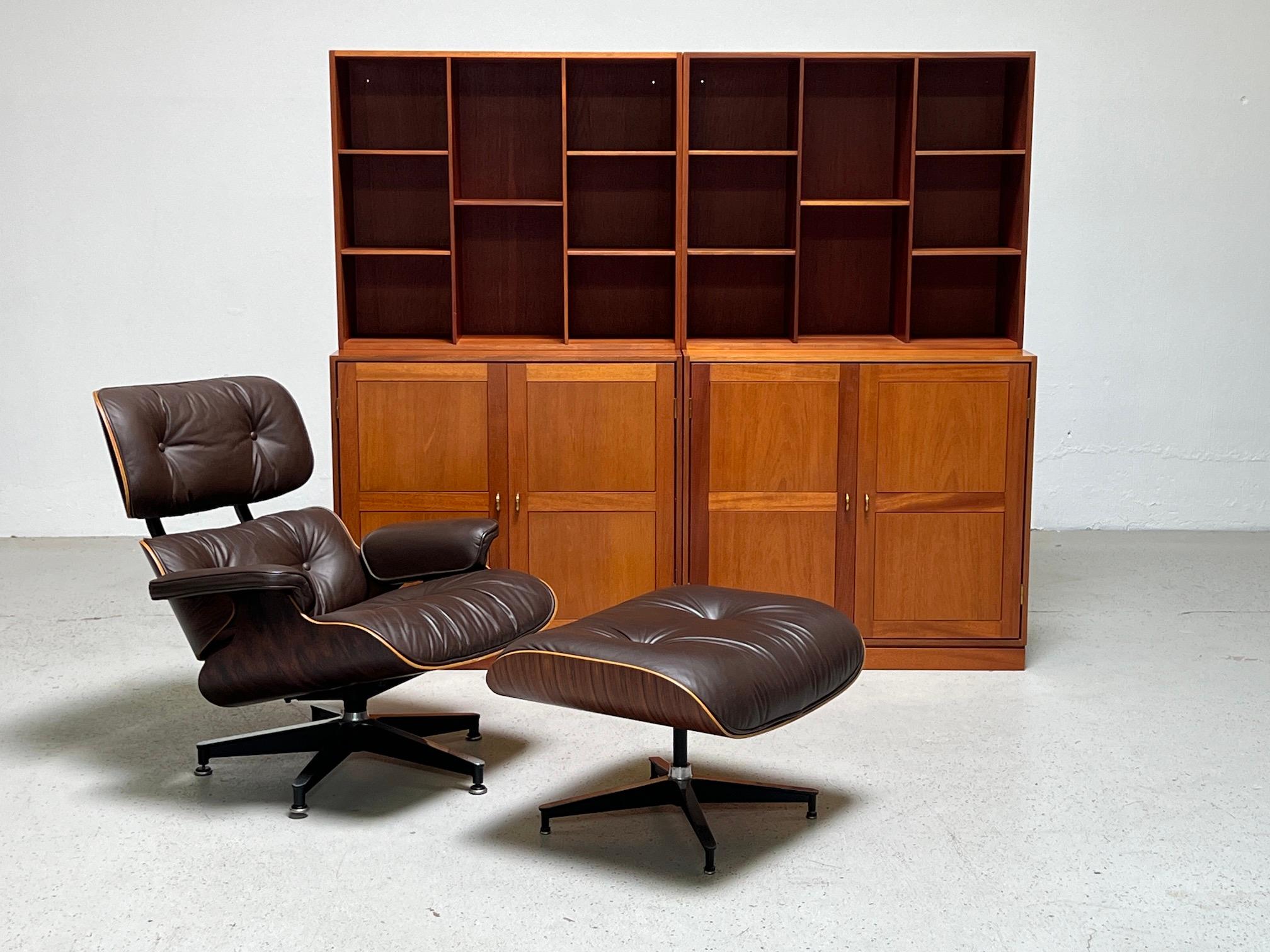 Nice example of a rosewood and dark brown leather 670 /671 lounge chair and ottoman by Charles Eames for Herman Miller. This particular chair is from the collection of T. Boone Pickens.