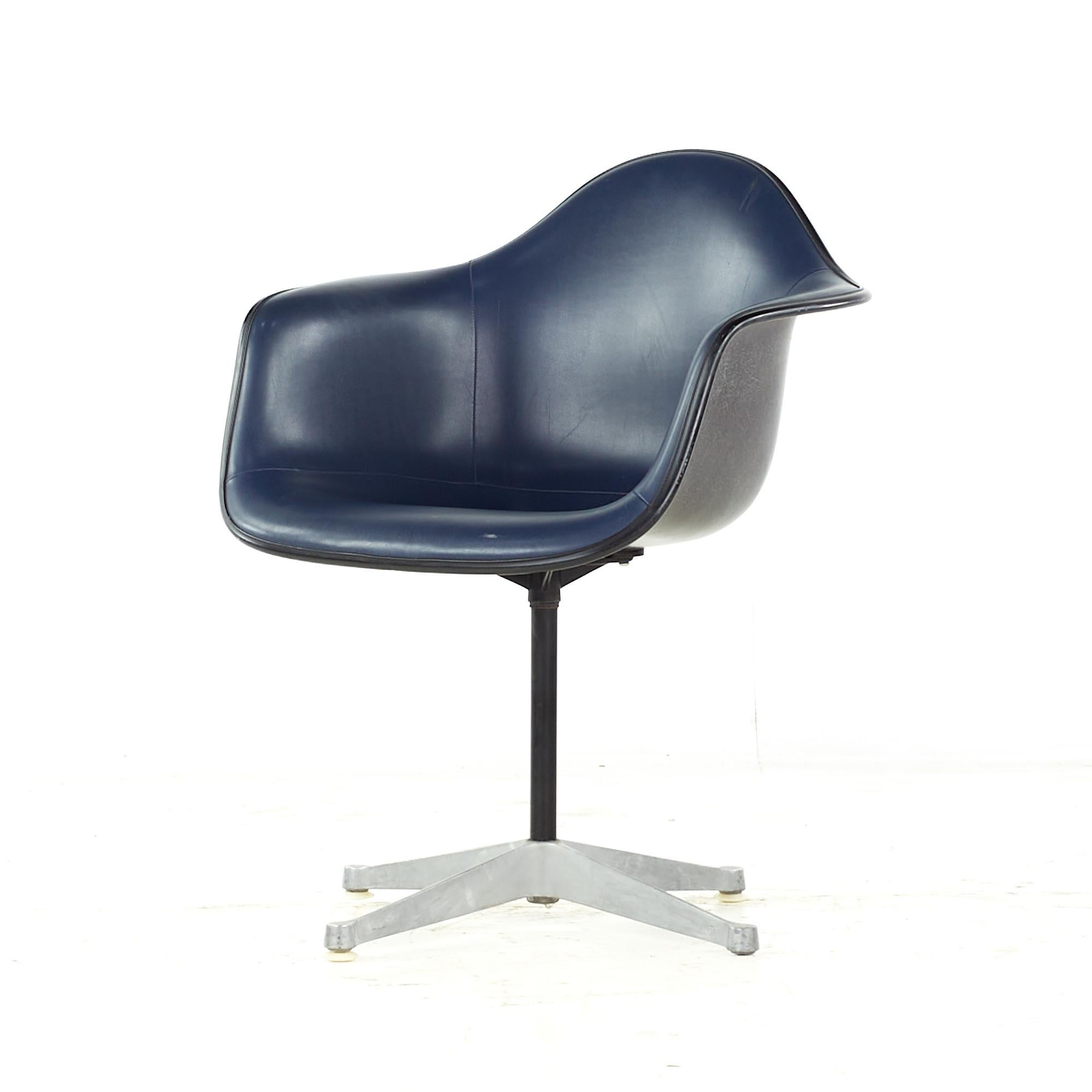 Mid-Century Modern Charles Eames for Herman Miller Mid Century Upholstered Shell Office Chair For Sale