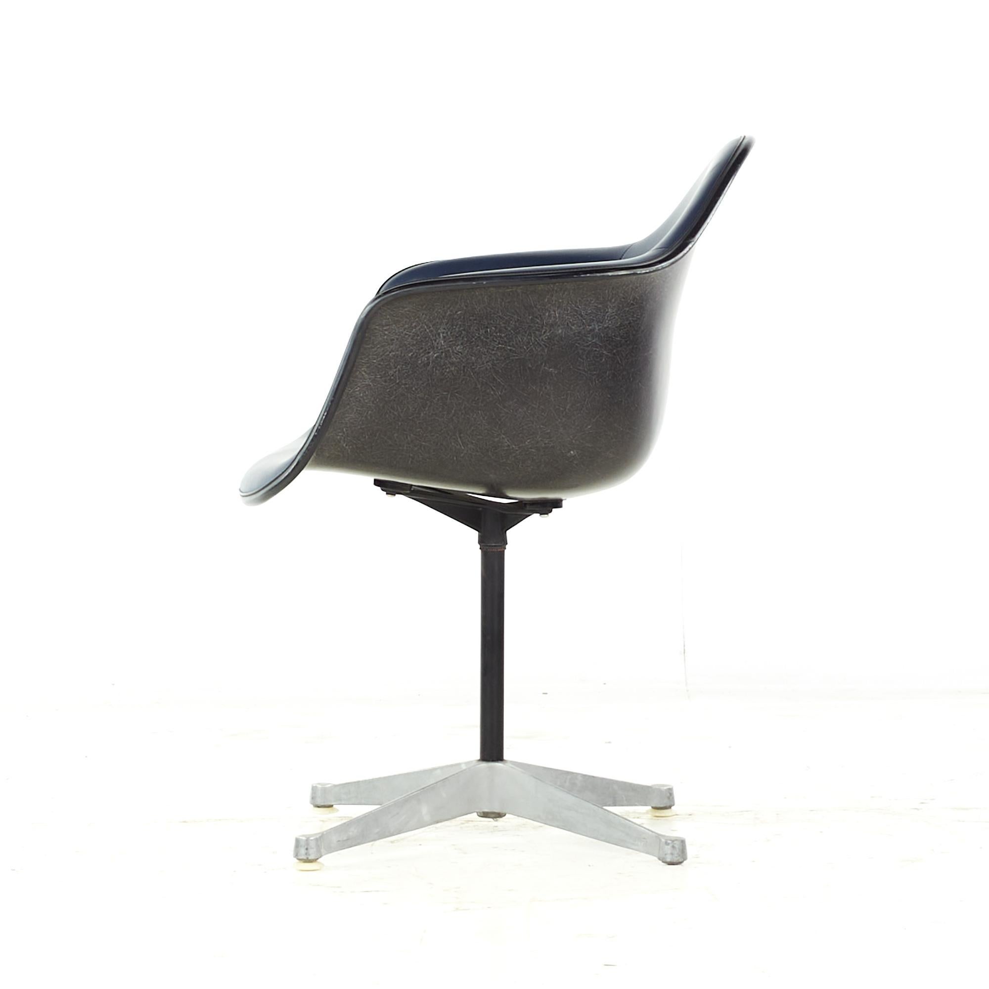 Charles Eames for Herman Miller Mid Century Upholstered Shell Office Chair For Sale 1
