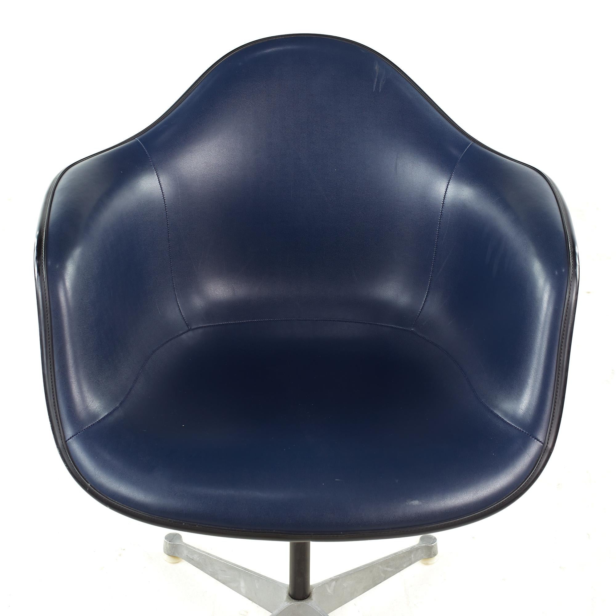 Charles Eames for Herman Miller Mid Century Upholstered Shell Office Chair For Sale 2