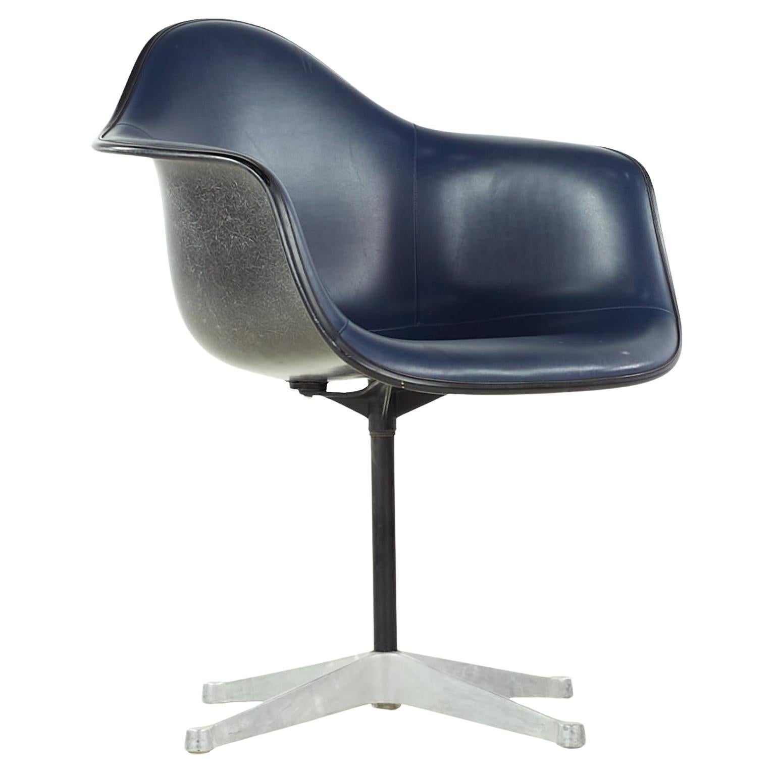 Charles Eames pour Herman Miller fauteuil de bureau coquillage tapissé du milieu du siècle dernier en vente