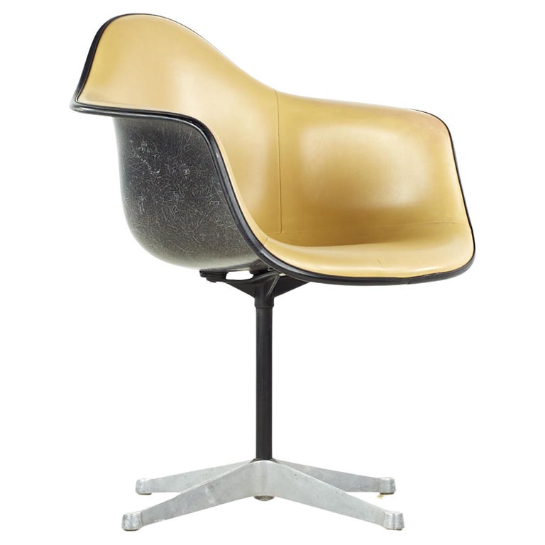 Charles Eames für Herman Miller, gepolsterter Muschel-Bürostuhl aus der  Mitte des Jahrhunderts im Angebot bei 1stDibs