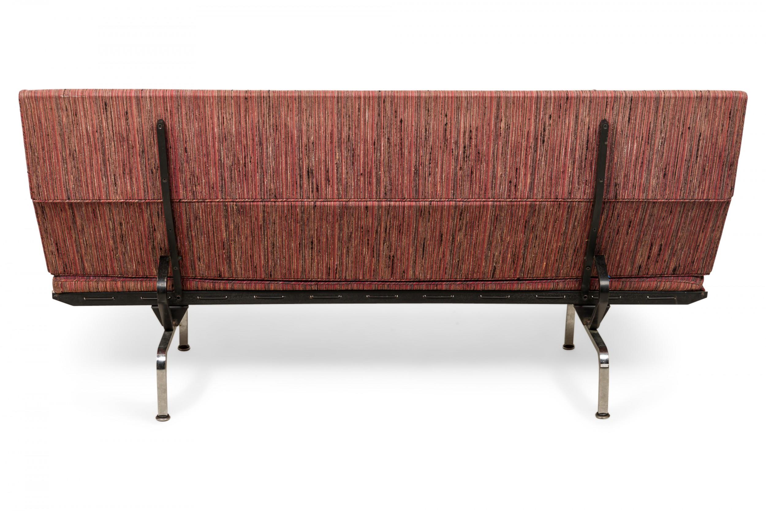 Charles Eames für Herman Miller Rotes und rosafarbenes gepolstertes Chrom ''Sofa Compact'' im Zustand „Gut“ im Angebot in New York, NY