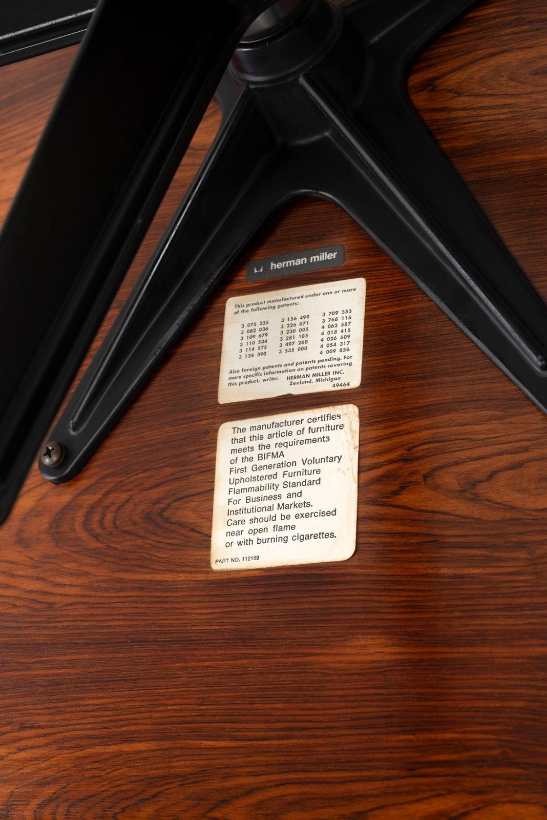 Charles Eames para Herman Miller Silla y otomana Rosewood 670/671, 1960 en venta 2