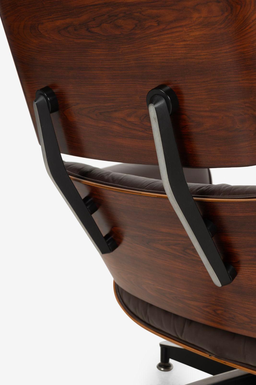 Charles Eames para Herman Miller Silla y otomana Rosewood 670/671, 1960 Aluminio en venta