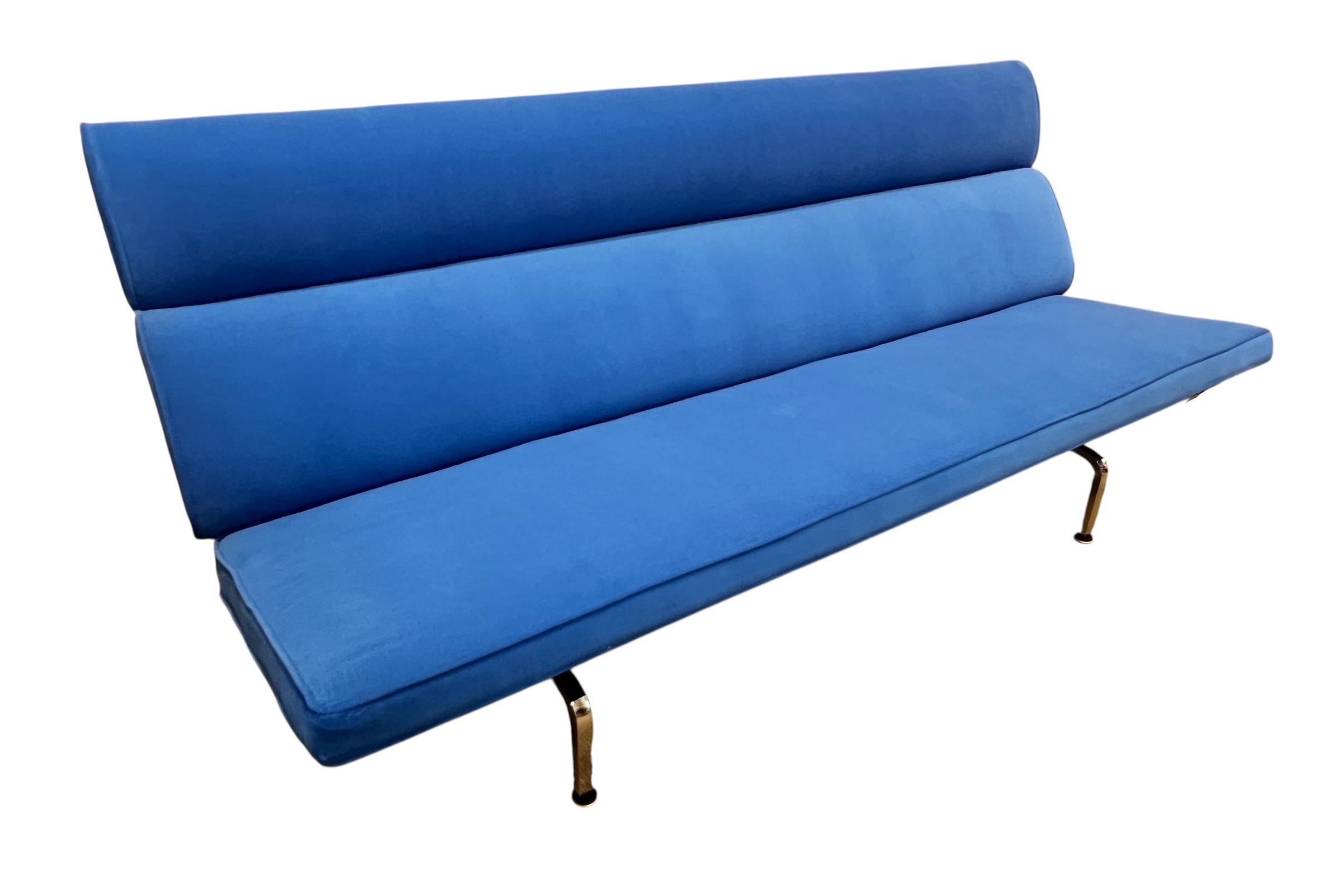 Mid-Century moderno Charles Eames per Herman Miller Divano compatto blu reale in vendita