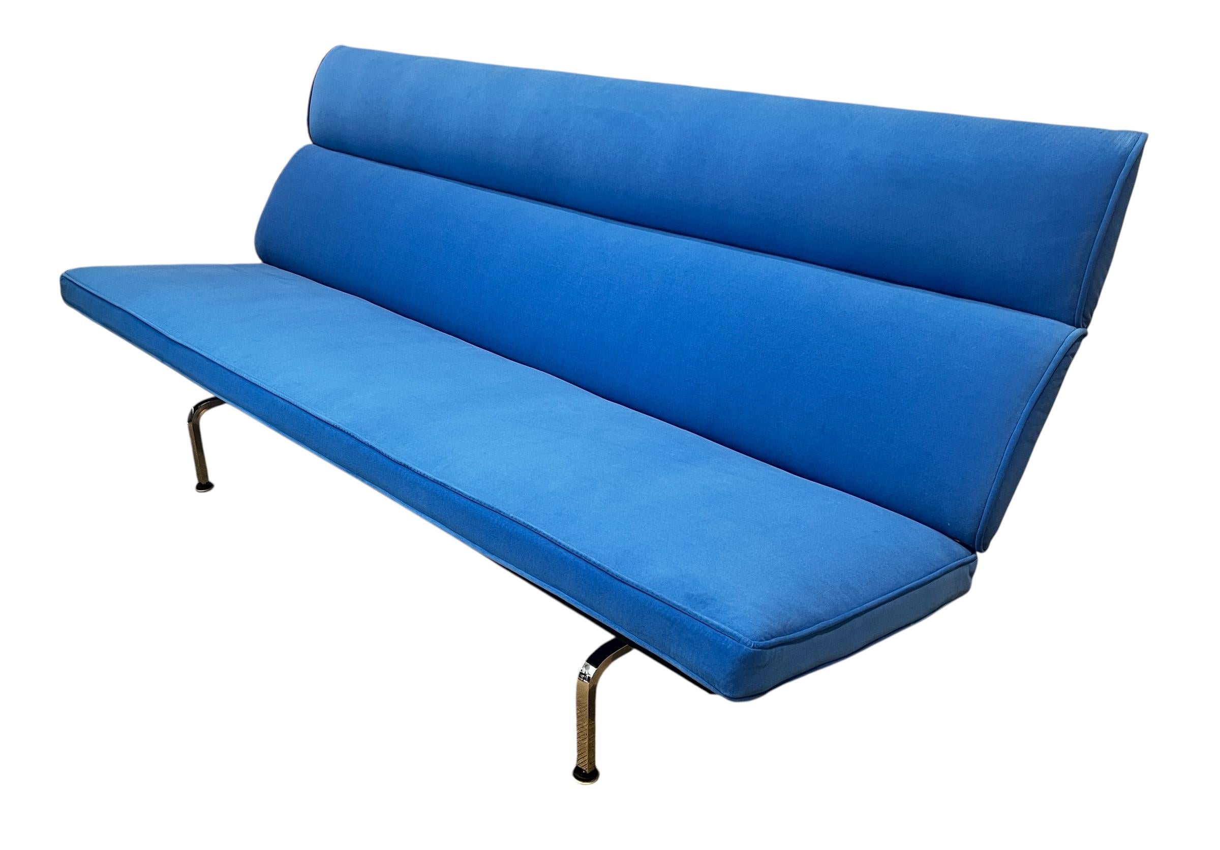 Americano Charles Eames per Herman Miller Divano compatto blu reale in vendita
