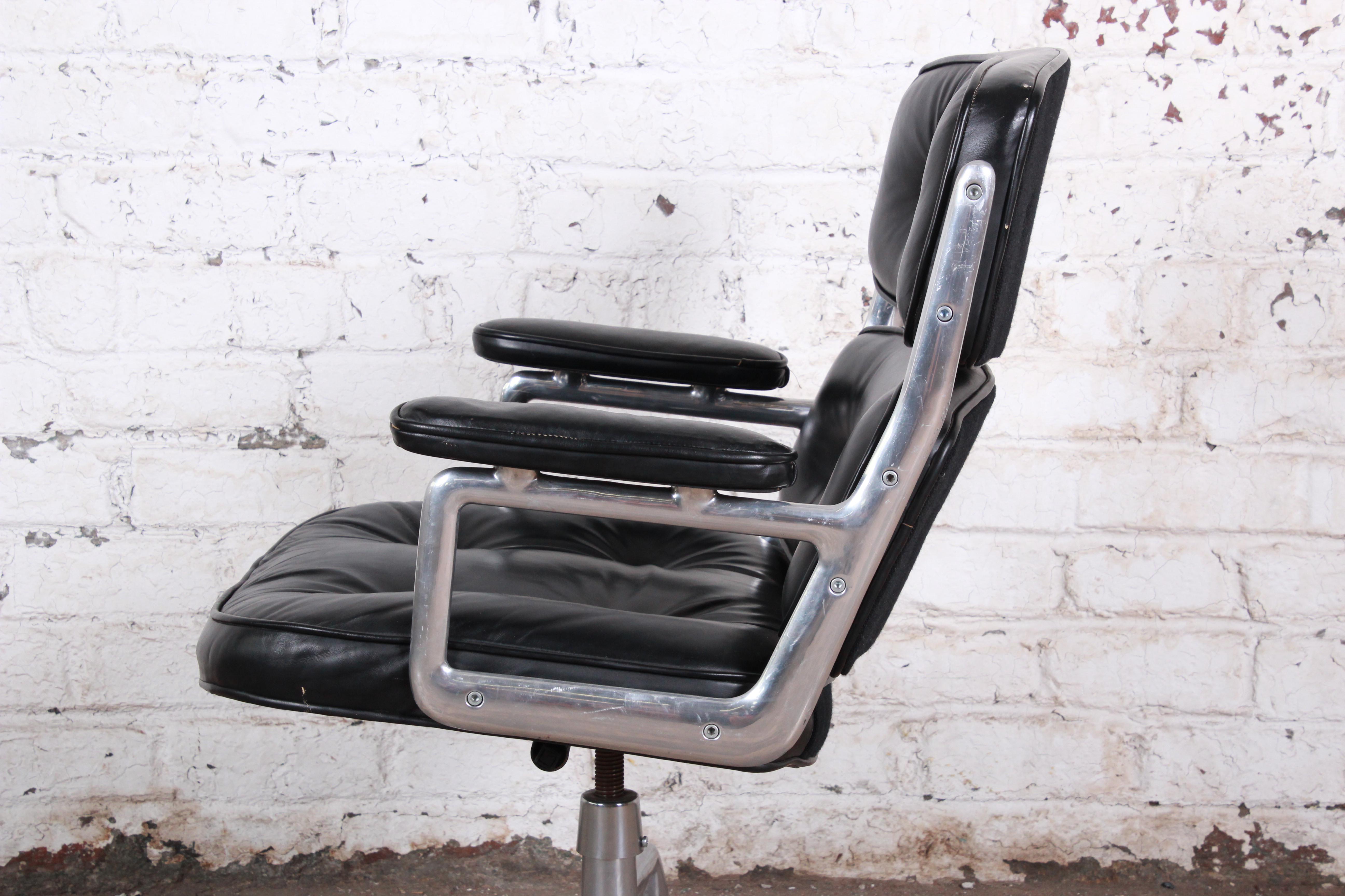 Mid-Century Modern Charles Eames for Herman Miller Time Life Executive Chair