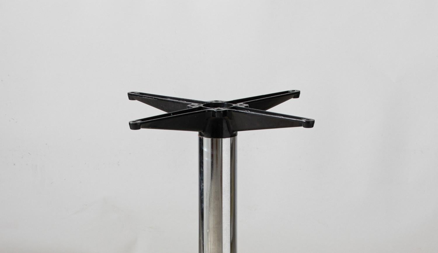 Milieu du XXe siècle Table de salle à manger ronde à compartiments Charles Eames pour Knoll, vers 1964 en vente