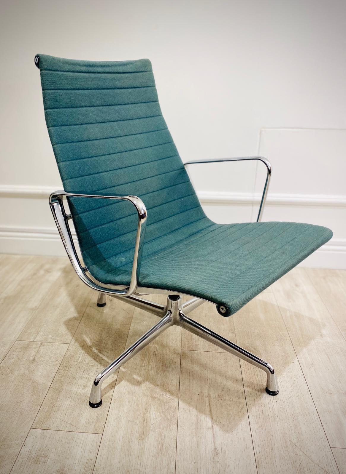 The EA 116 Aluminium Group easy chair from 1958 is one of the greatest furniture designs of the 20th century. It stands out for its intelligent combination of materials. It has a clear, transparent form and its construction is clearly visible.