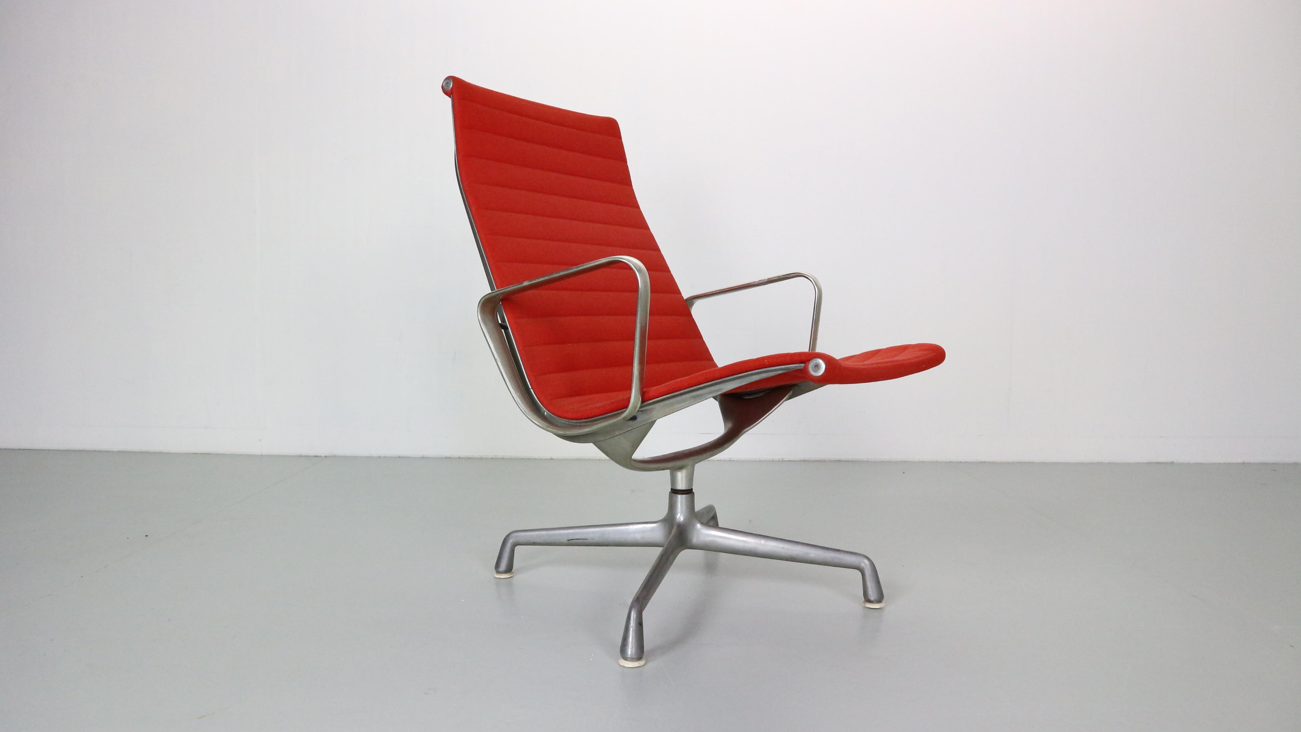 Designers: Charles and Ray Eames.
Maker: Vitra - 1989.
Design year: 1958.
Model: EA116 Hopsack (high back, arms and swivel).

The EA 116 Aluminium Group easy chair from 1958 is one of the greatest furniture designs of the 20th century. It