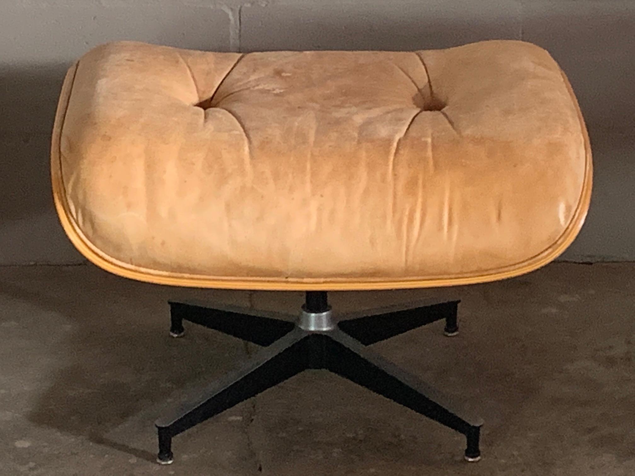 Charles Eames Herman Miller Leather Ottoman 671 In Good Condition In St.Petersburg, FL