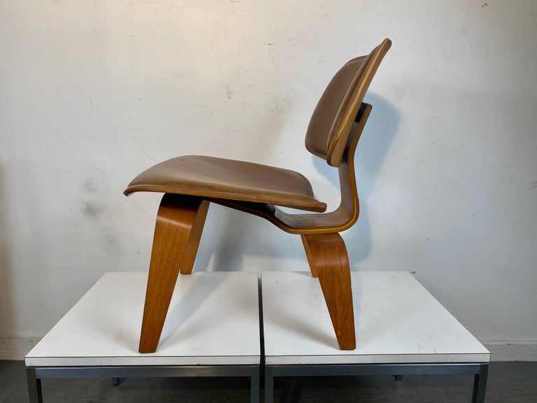 Charles Eames L C W (LOUNGE CHAIR) Leather seat and back,Modernist Herman Miller For Sale 4
