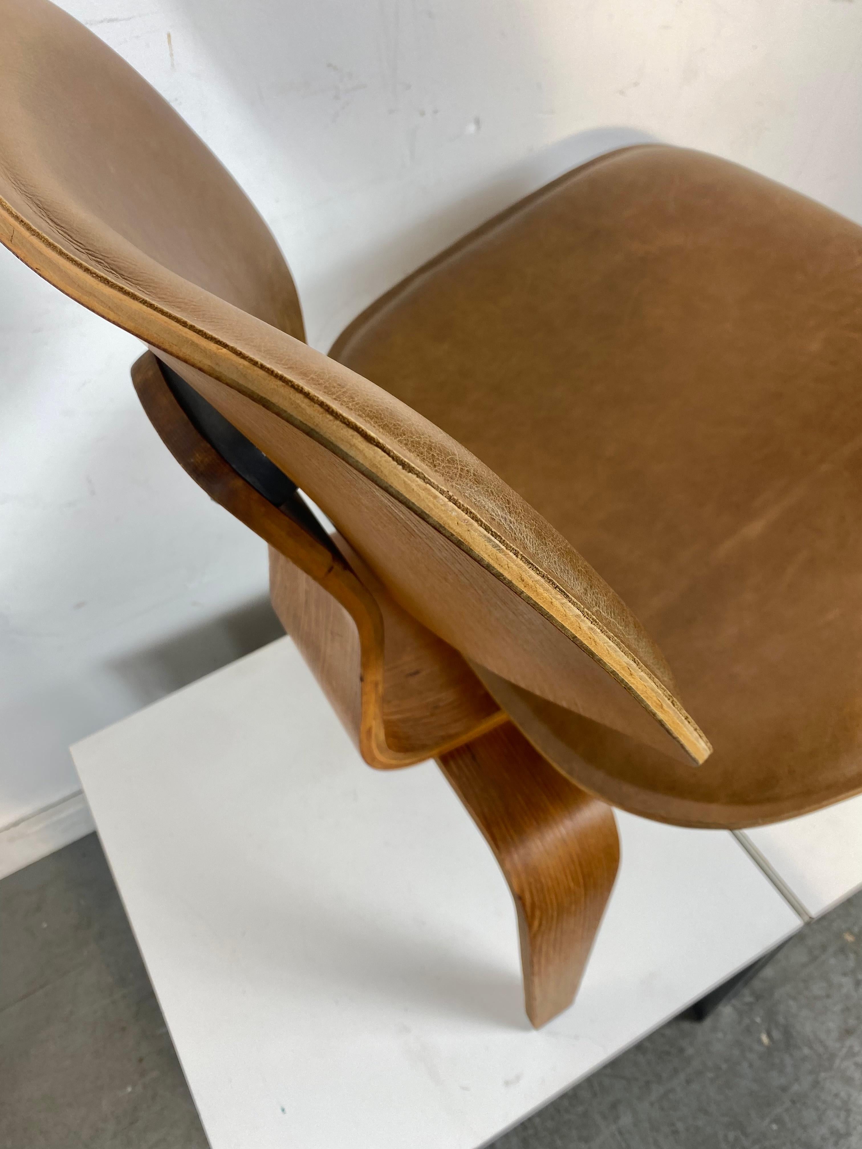 Charles Eames L C W (LOUNGE CHAIR) Sitz und Rückenlehne aus Leder, modernistischer Herman Miller (amerikanisch)