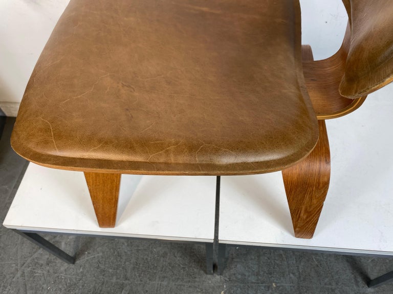 Charles Eames L C W (LOUNGE CHAIR) Leather seat and back,Modernist Herman Miller For Sale 3