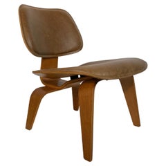 Siège et dossier en cuir Charles Eames L C W (LOUNGE CHAIR), Modernist Herman Miller