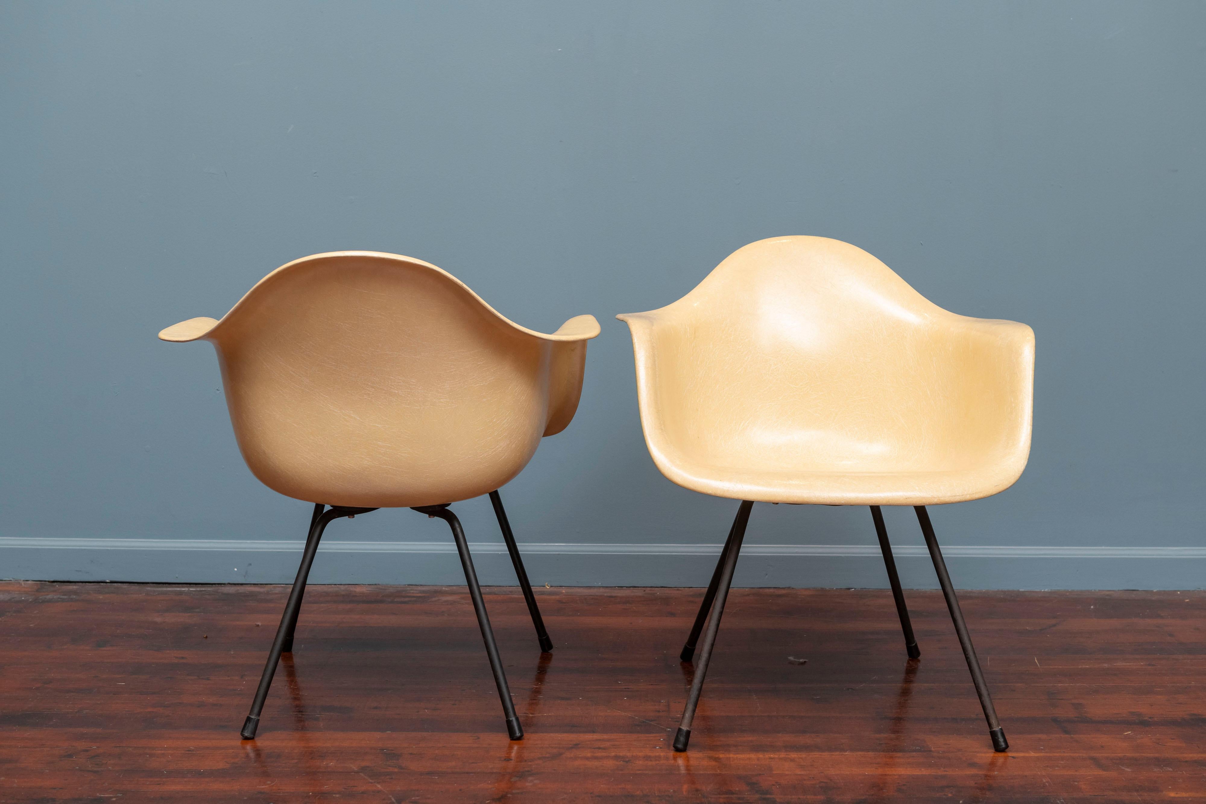 American Charles Eames MAX Armshell Lounge Chairs For Sale