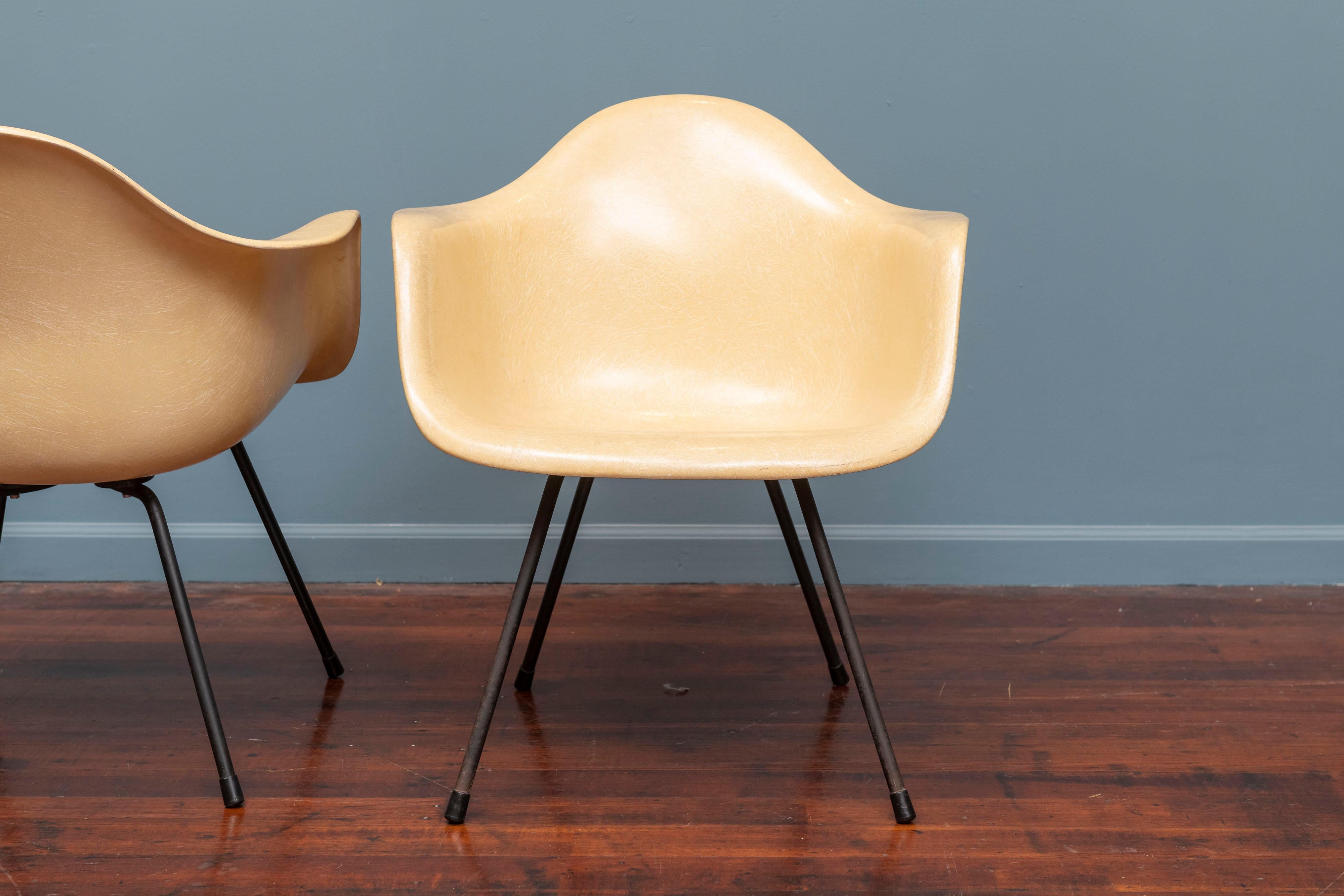 Charles Eames MAX Armshell Lounge Chairs In Good Condition For Sale In San Francisco, CA