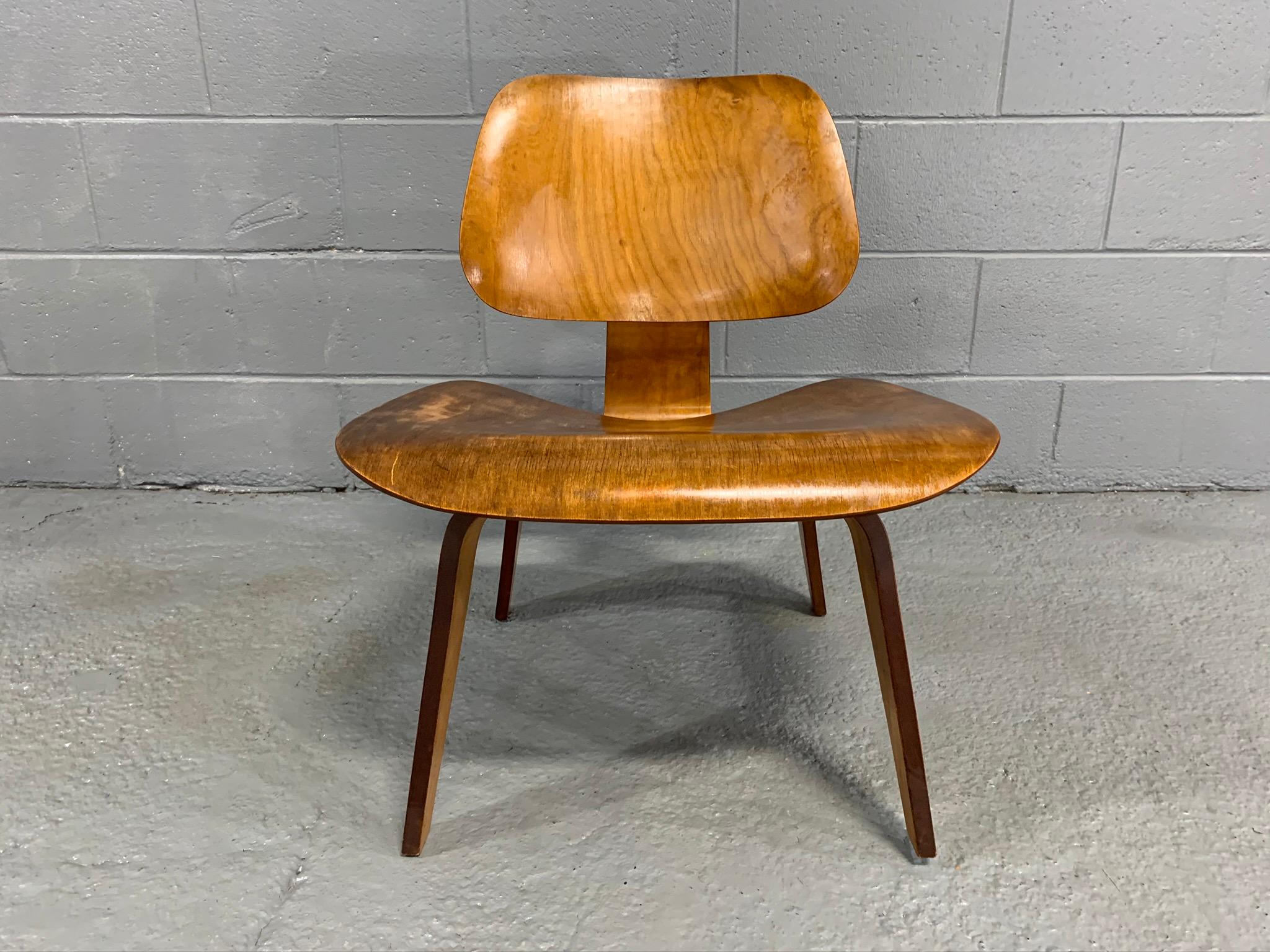 Excellent pre-1957 example of Charles Eames' LCW chair, given the rich wood patina, construction configuration and provenance of this chair. This piece is in maple and was manufactured by Herman Miller. It is structurally sound and its shock mounts