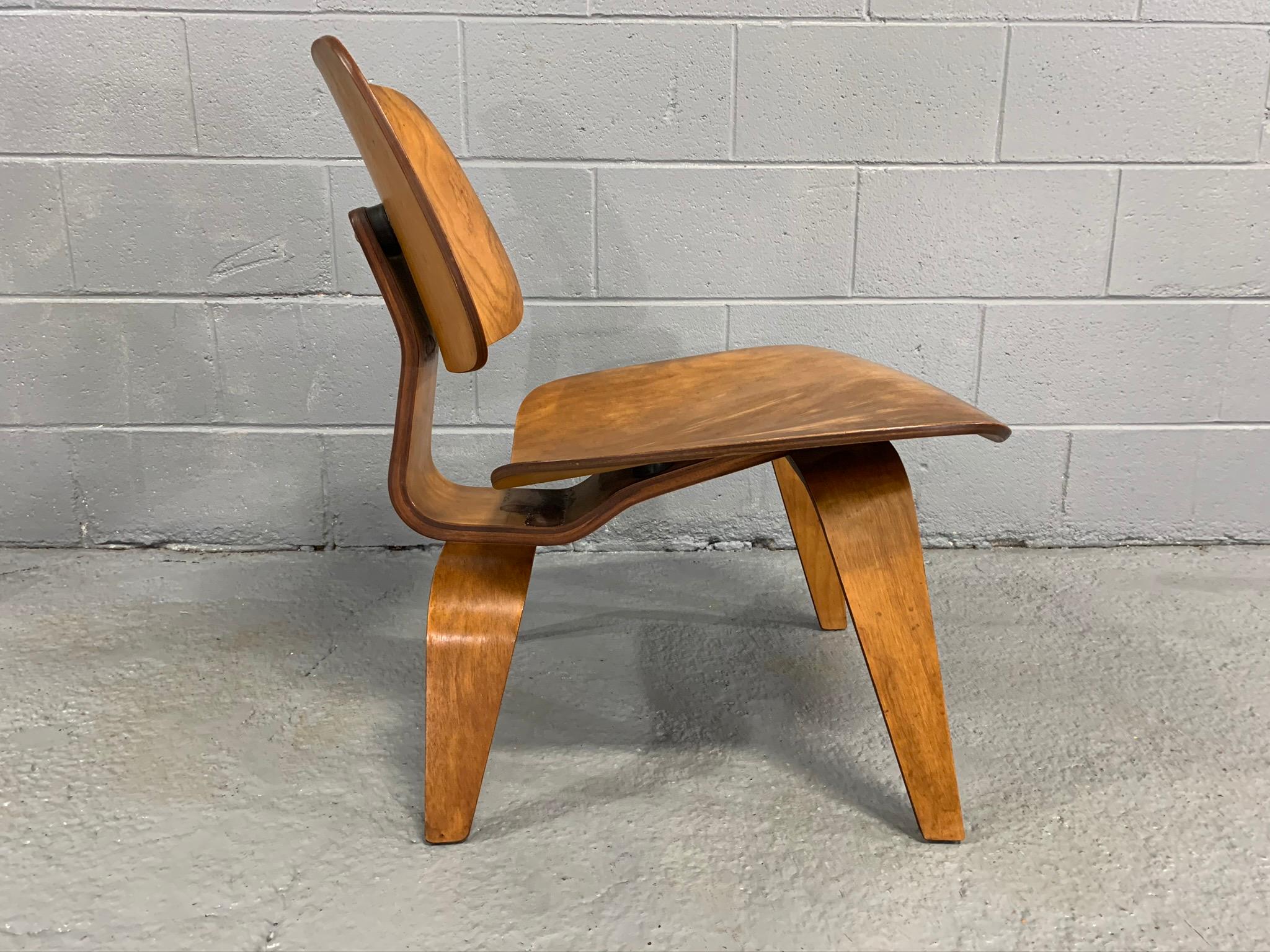 Charles Eames LCW Midcentury Lounge Chair in Maple for Herman Miller In Good Condition In Belmont, MA