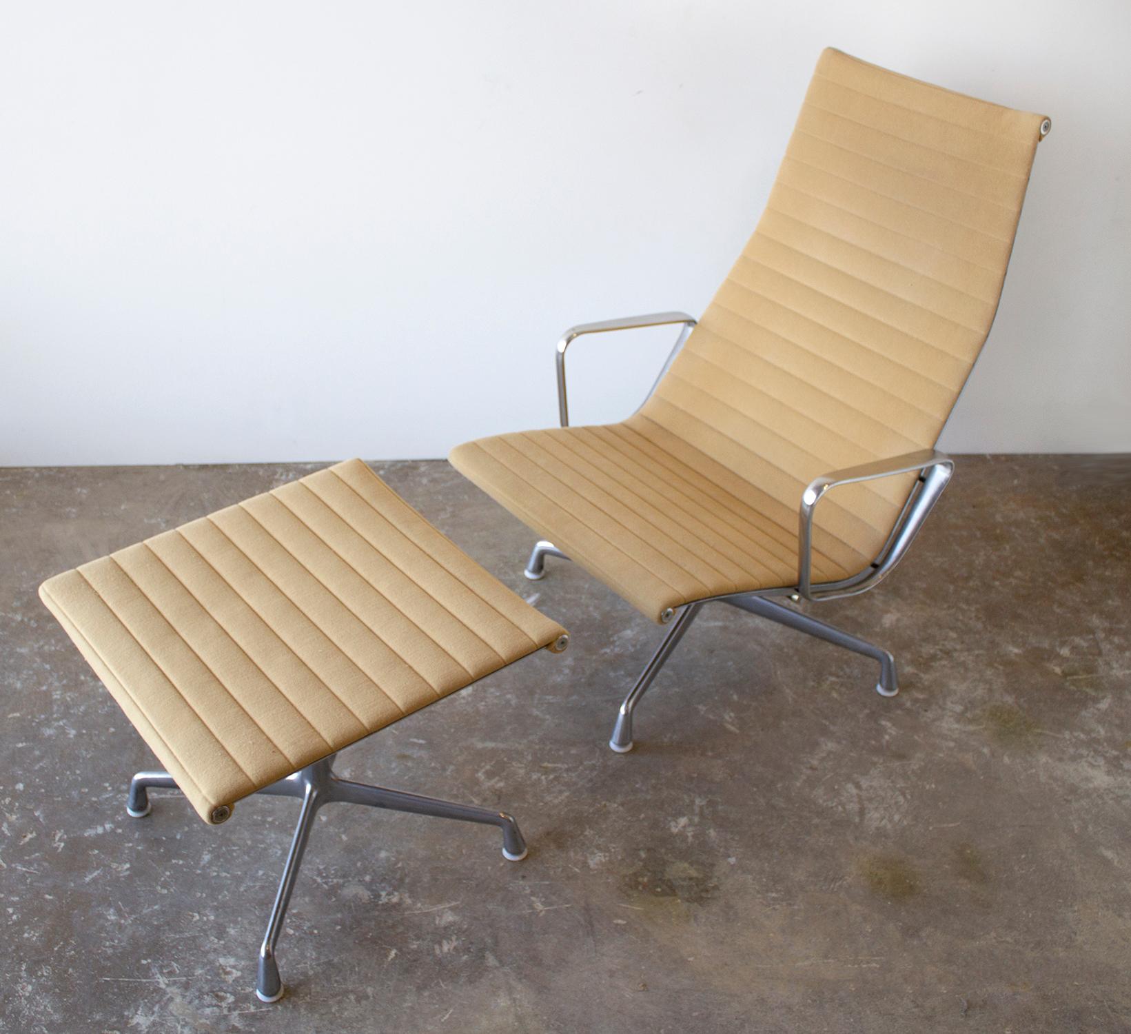 Charles Eames Lounge Chair Aluminum Group Series for Herman Miller 1970s Ottoman In Good Condition In Dallas, TX