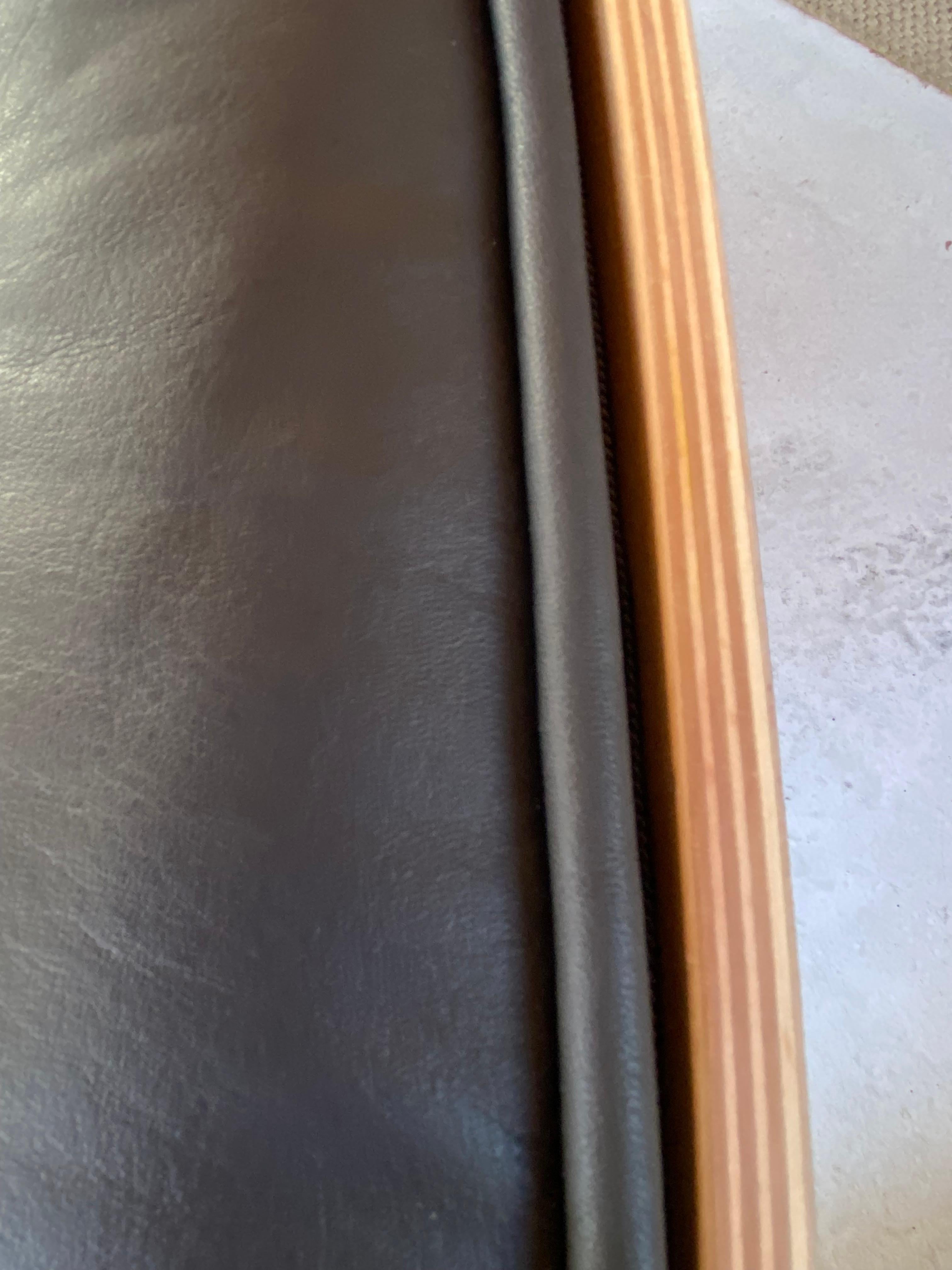 Charles Eames, Silla Lounge y su otomana de cuero negro y palisandro, 2011 en venta 2