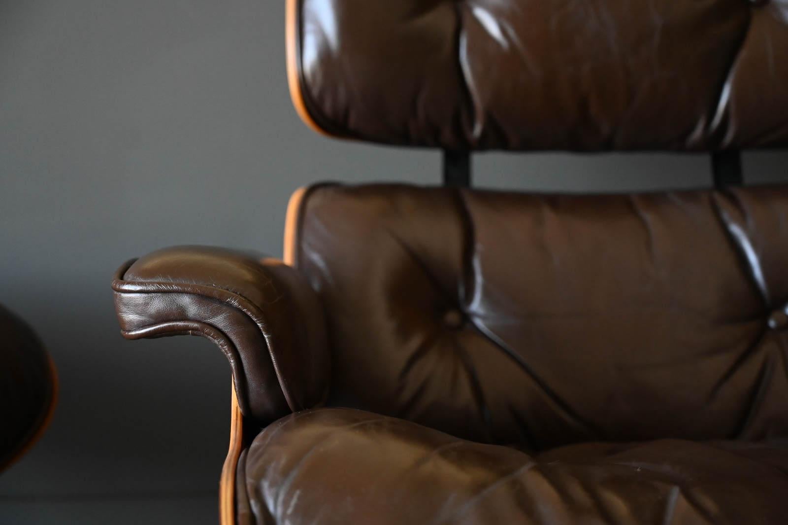Charles Eames Lounge Chair and Ottoman in Rosewood and Brown Leather, circa 1975 5
