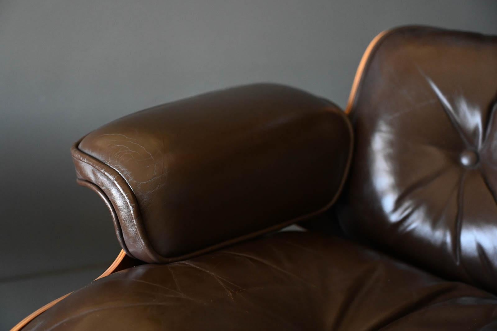 Charles Eames Lounge Chair and Ottoman in Rosewood and Brown Leather, circa 1975 10