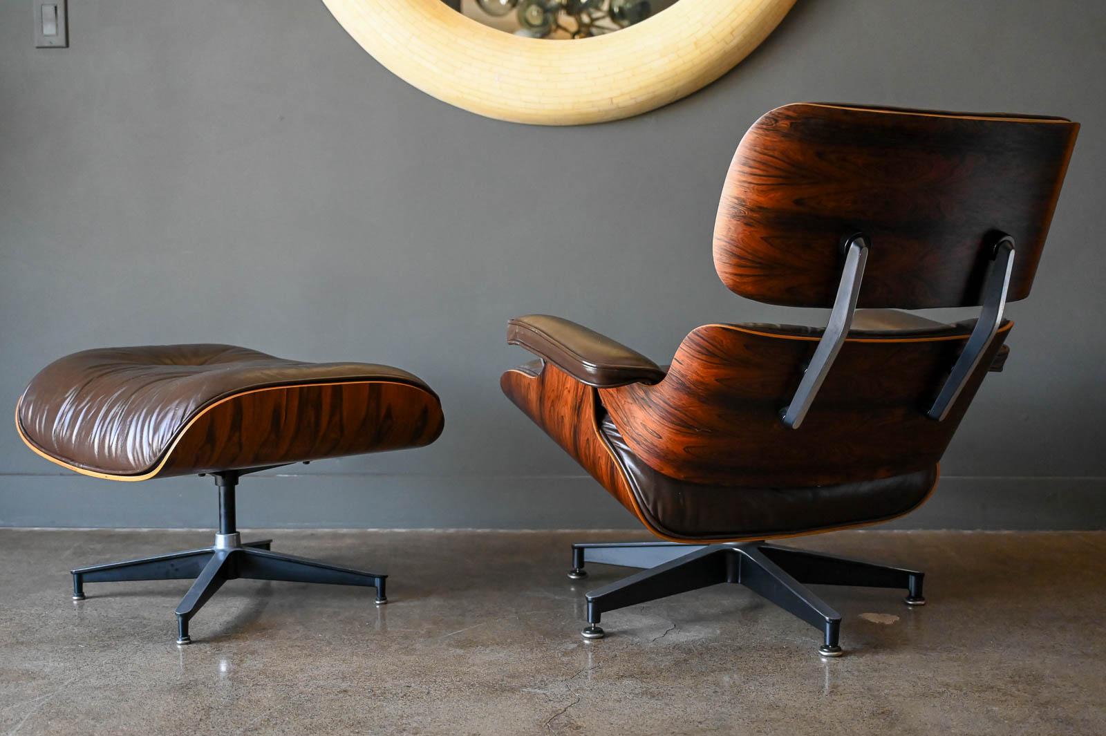 Mid-Century Modern Charles Eames Lounge Chair and Ottoman in Rosewood and Brown Leather, circa 1975