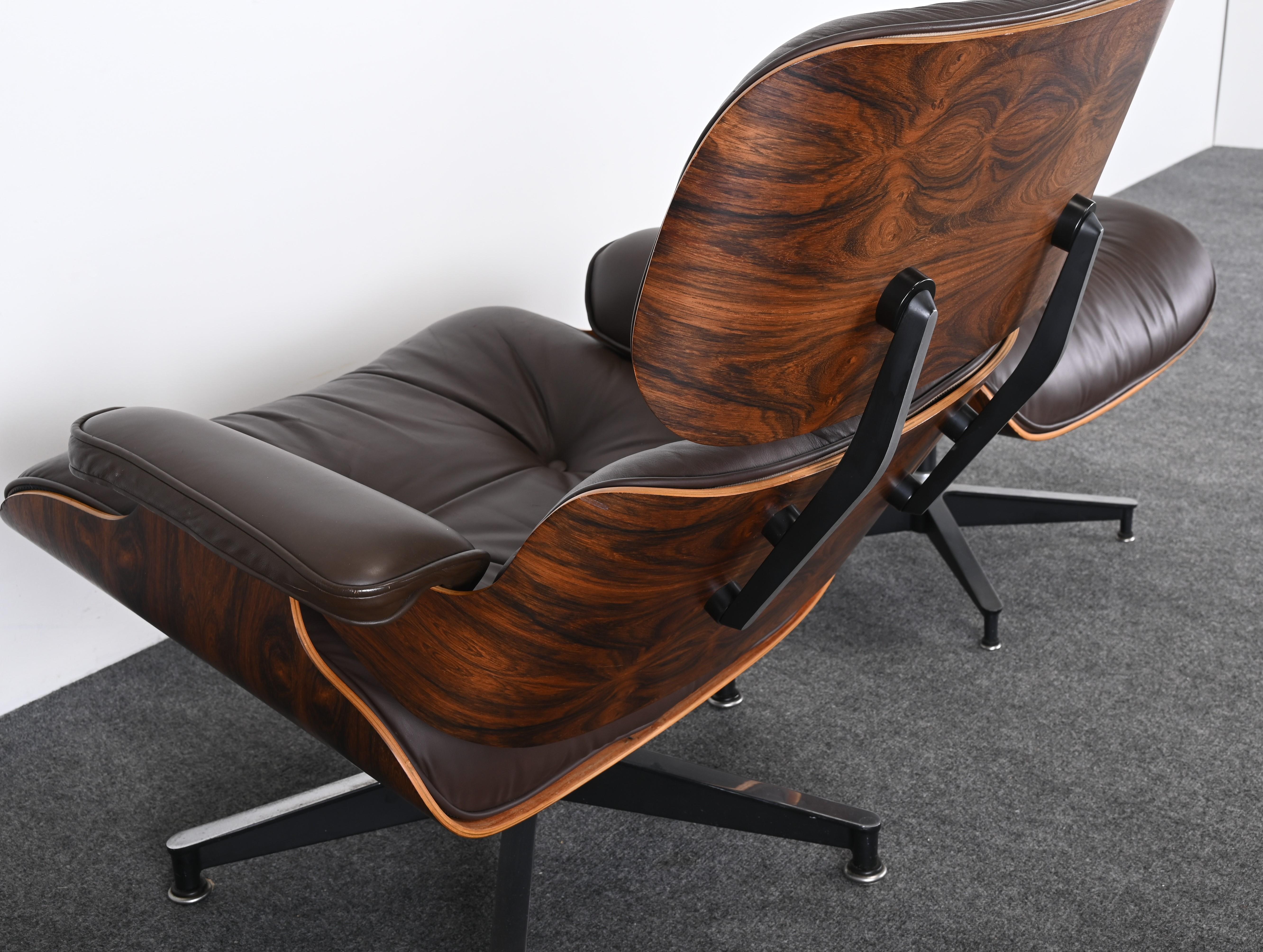 Charles Eames Lounge Chair and Ottoman in Rosewood and Chocolate Leather, 1977 3