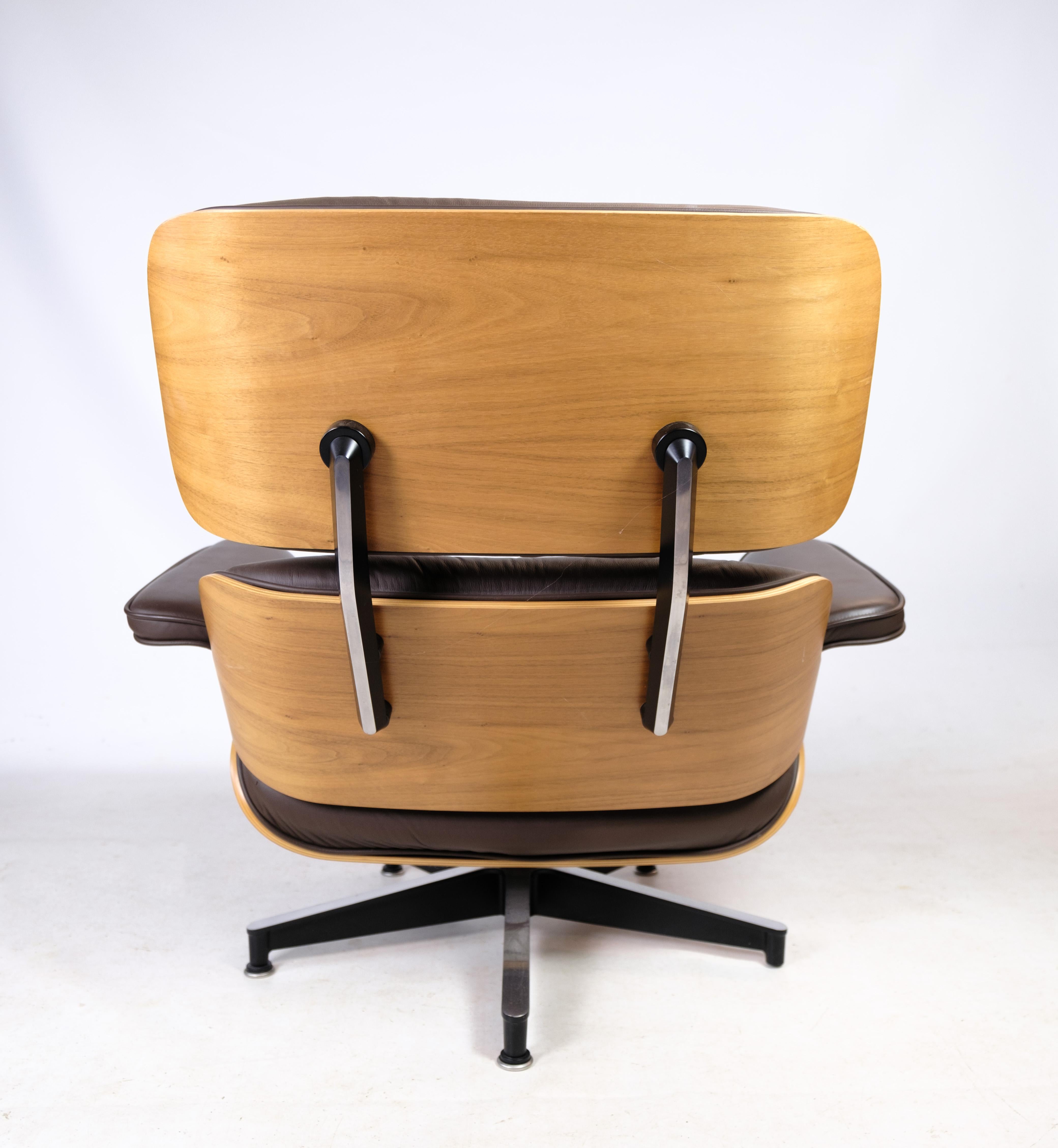 Charles Eames Lounge Chair, Brown Leather, Light Walnut, Herman Miller, 2007 (Dänisch) im Angebot