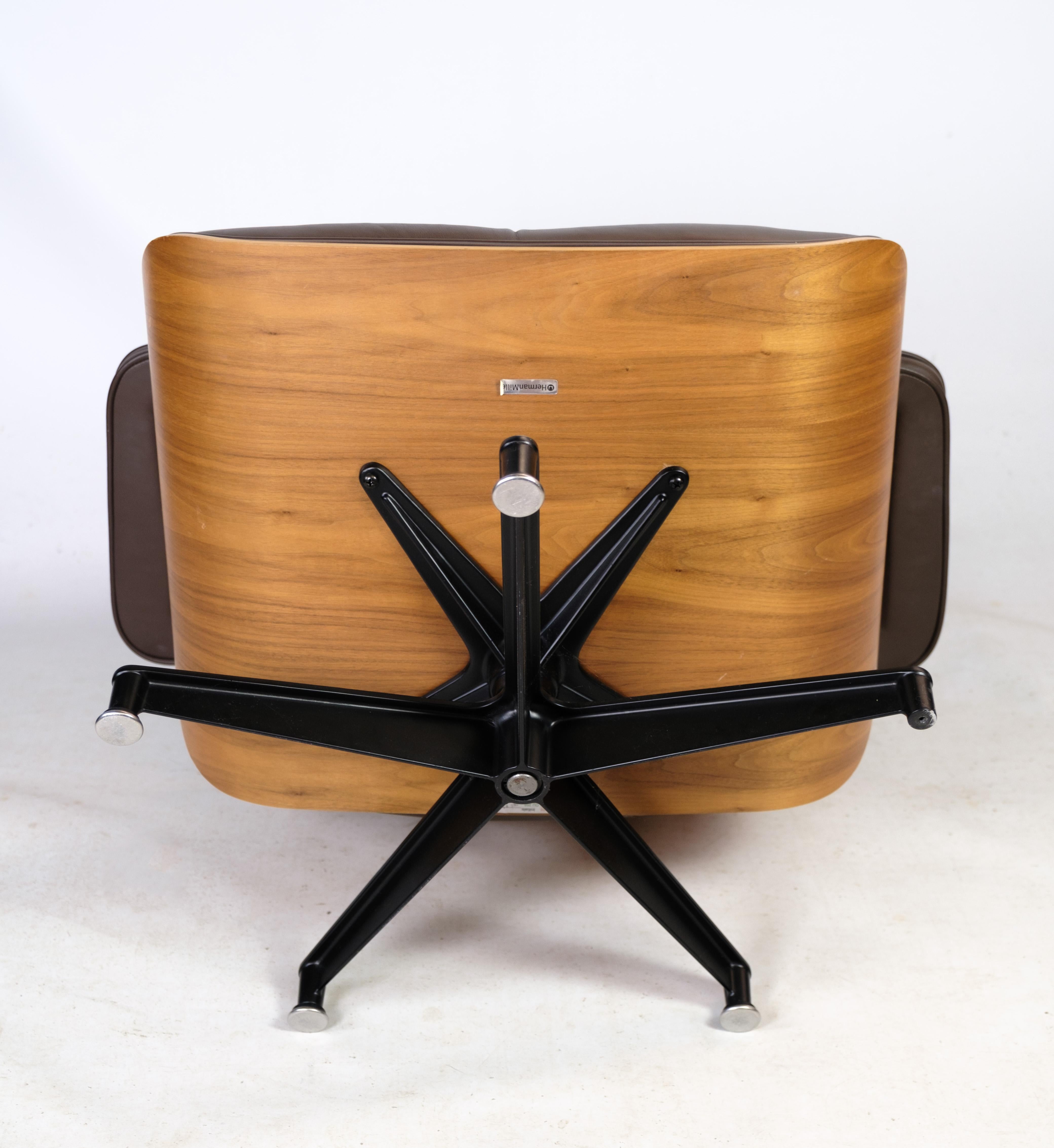 Charles Eames Lounge Chair, Brown Leather, Light Walnut, Herman Miller, 2007 im Zustand „Gut“ im Angebot in Lejre, DK