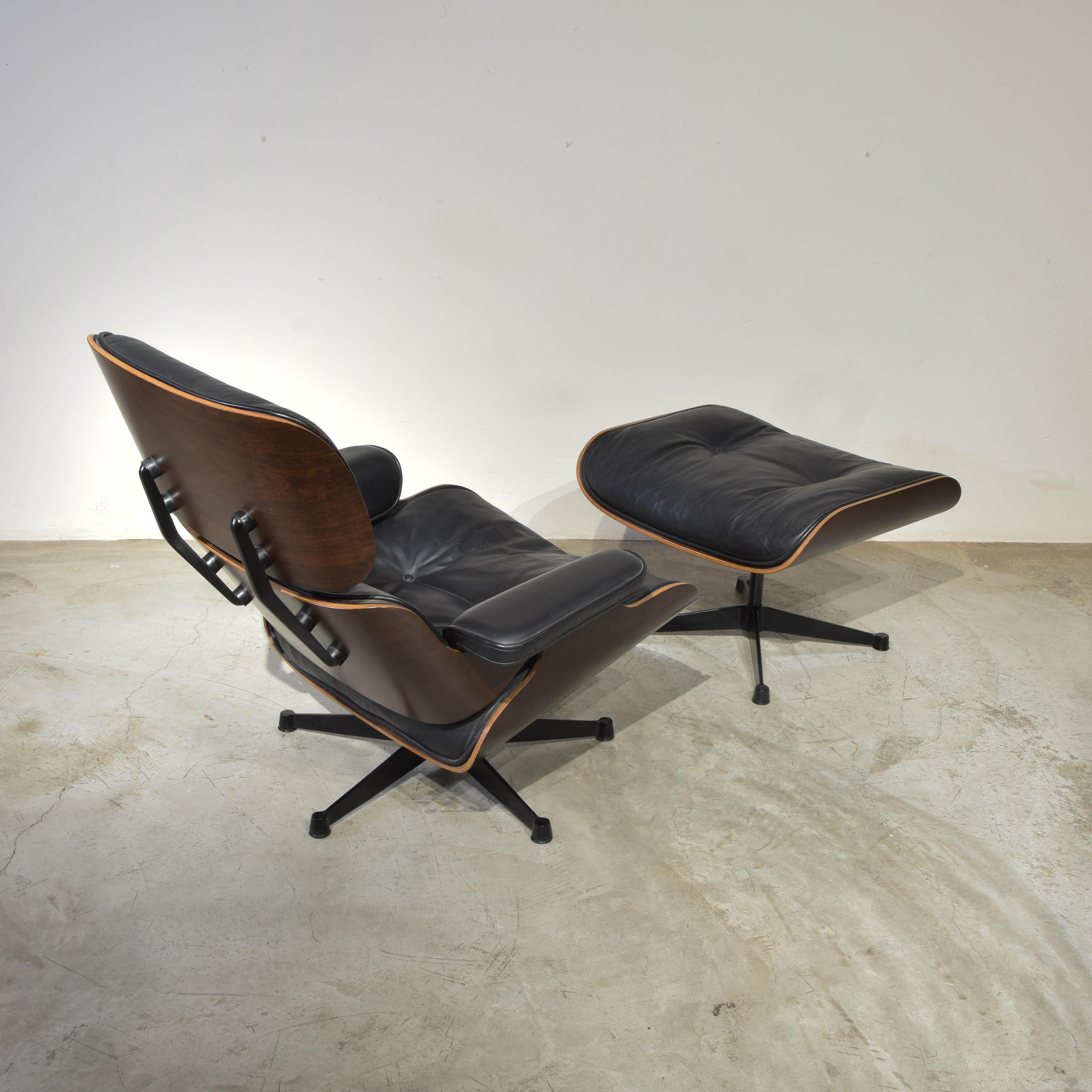 Mid-Century Modern Charles Eames lounge chair for Herman Miller 1970s. (first production ) For Sale