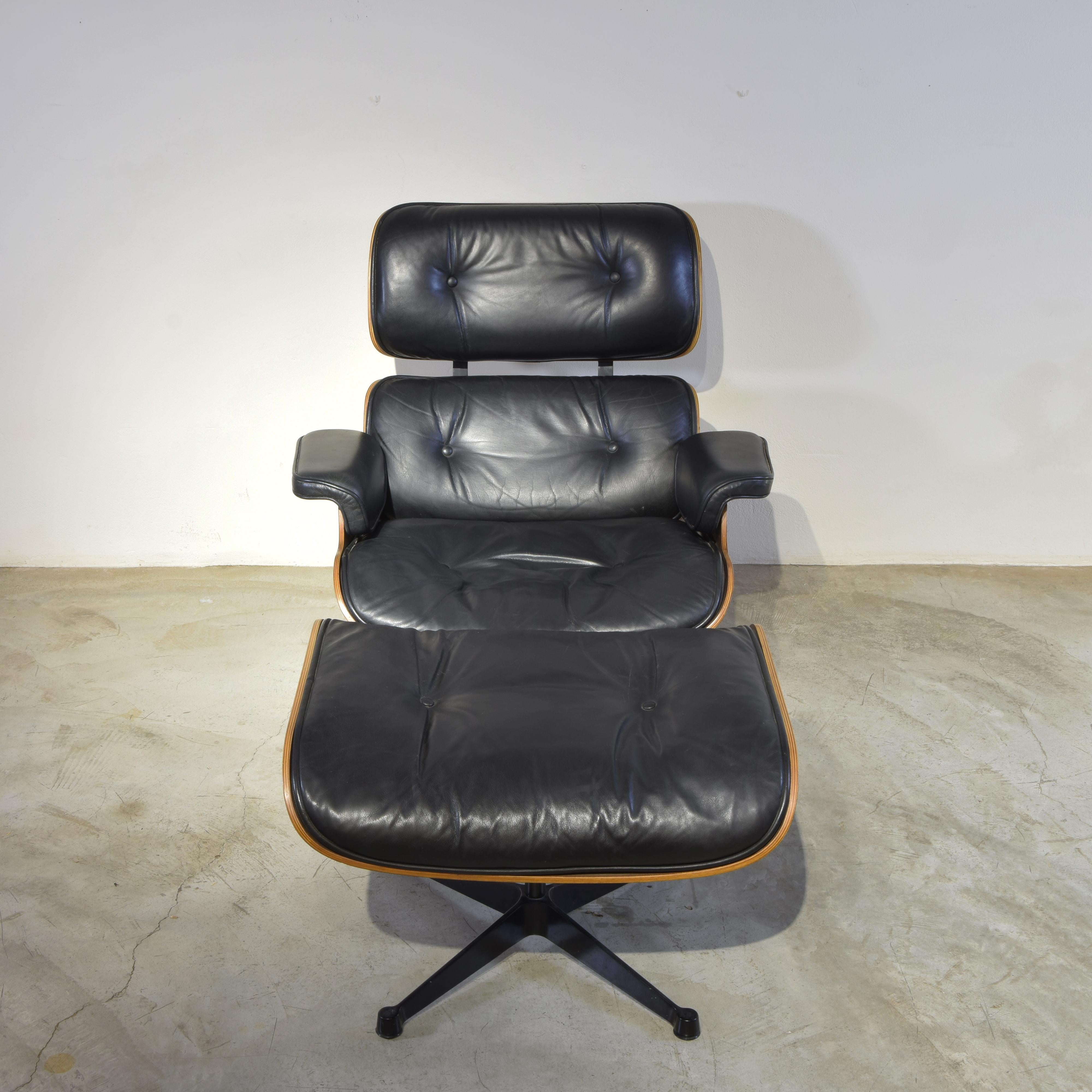 Central American Charles Eames lounge chair for Herman Miller 1970s. (first production ) For Sale