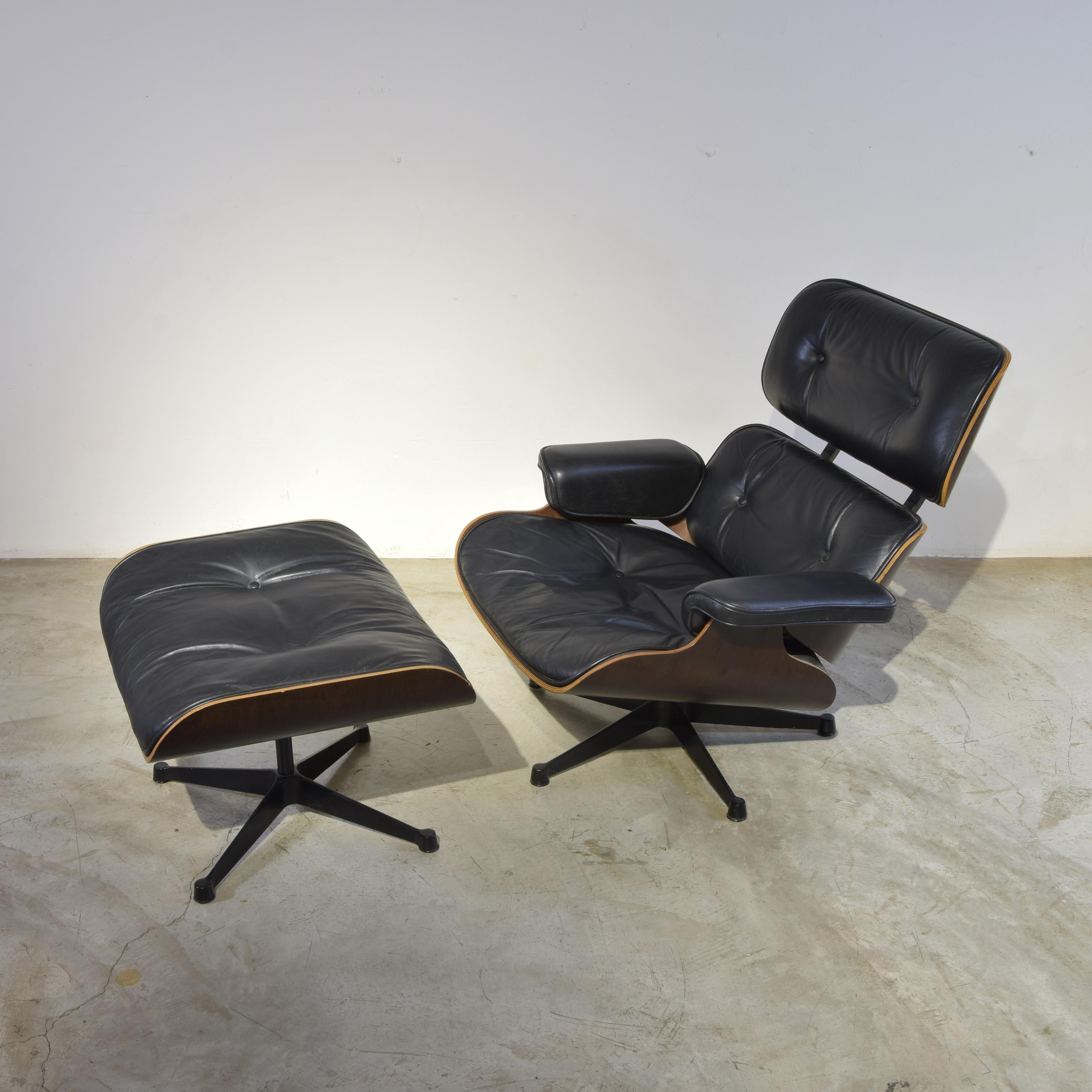 Late 20th Century Charles Eames lounge chair for Herman Miller 1970s. (first production ) For Sale