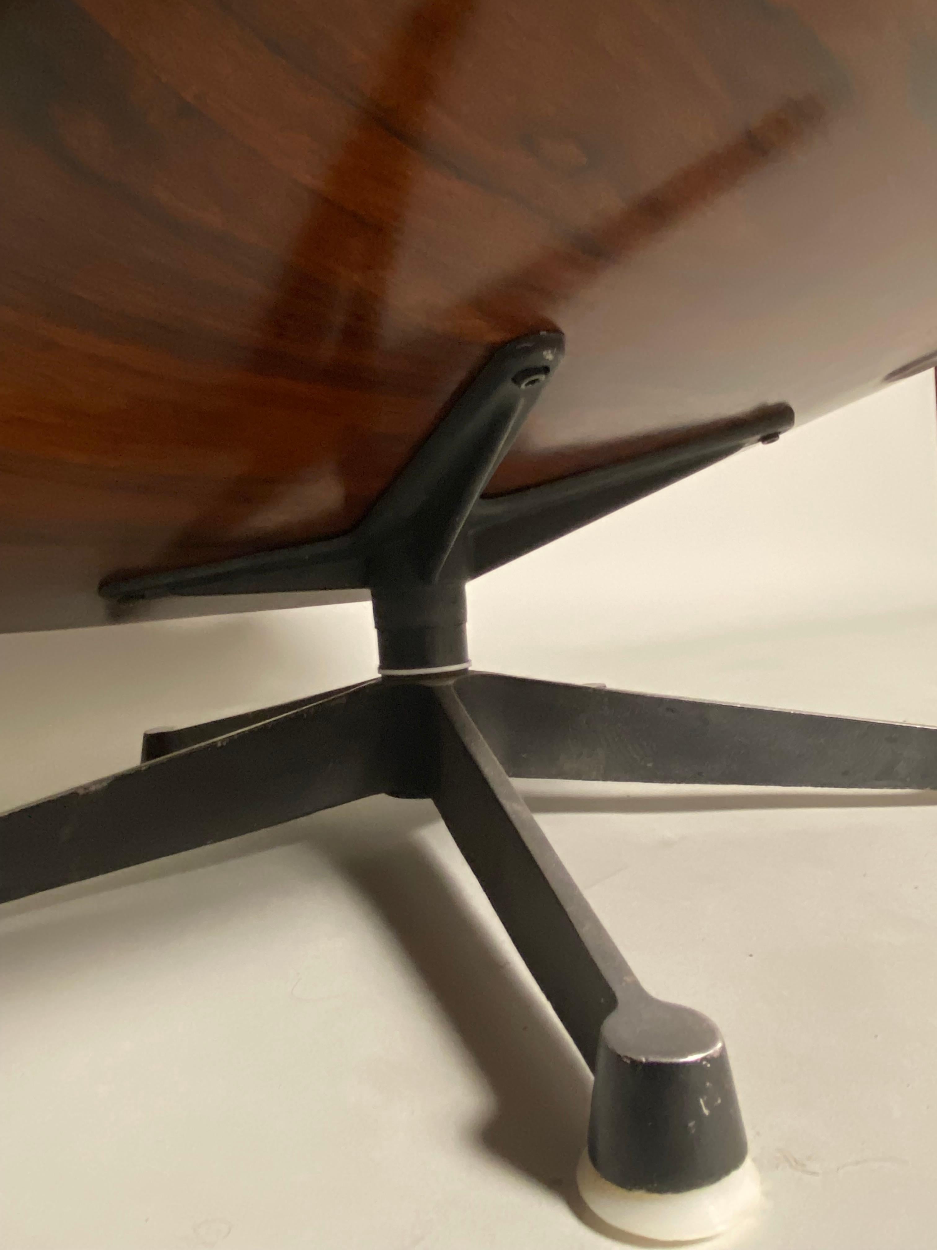 Charles Eames, chaise longue en cuir noir par Herman Miller  en vente 3