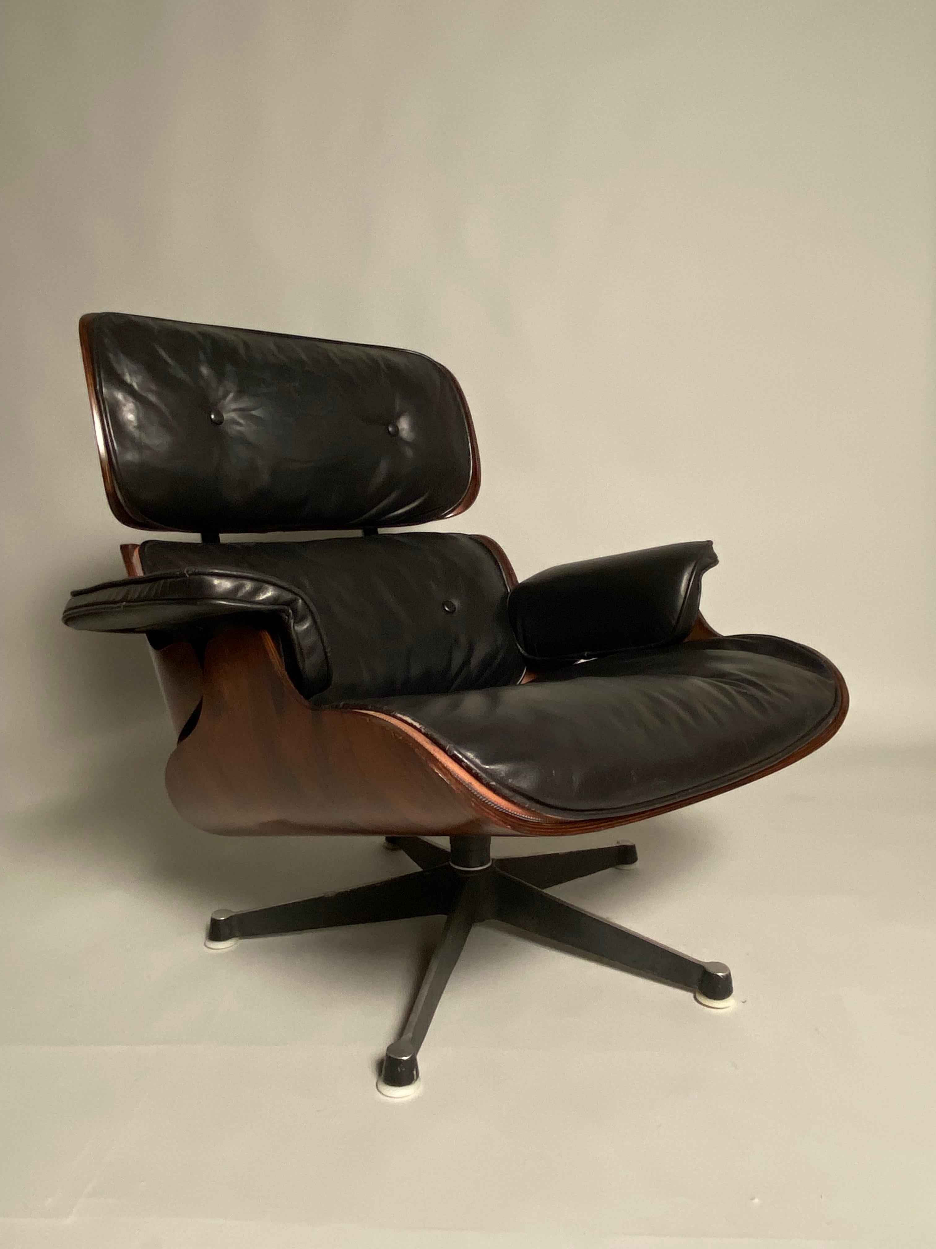 Charles Eames, Lounge Chair in black leather by Herman Miller For Sale 2
