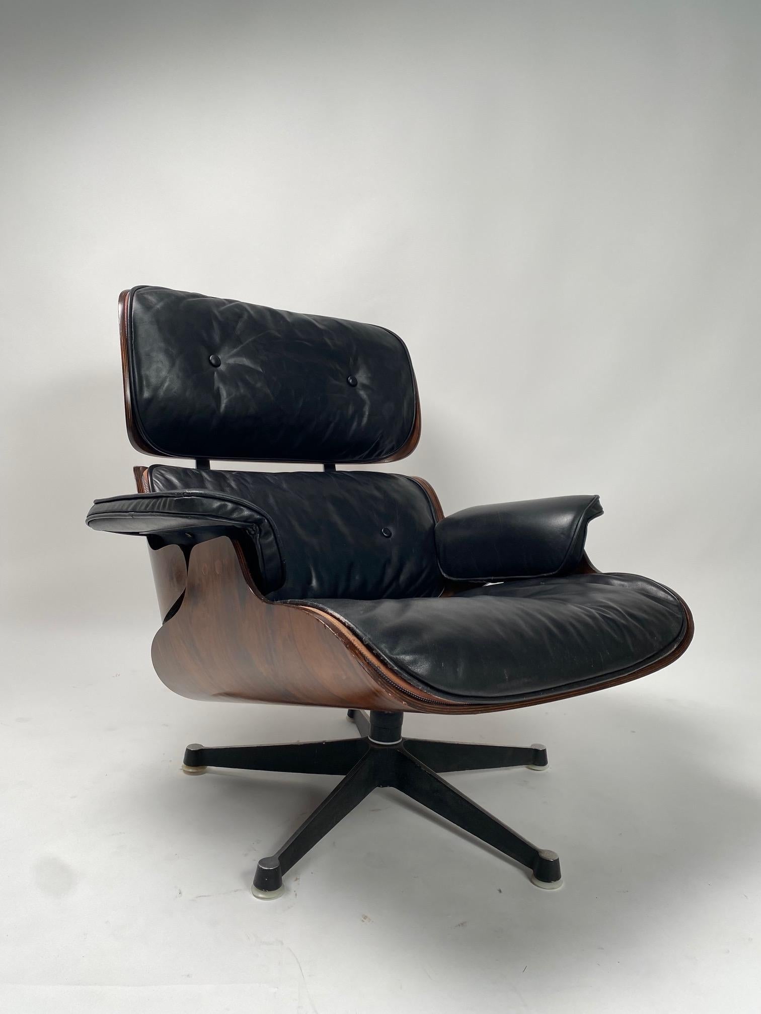 Charles Eames, Lounge Chair in black leather by Herman Miller  For Sale 5