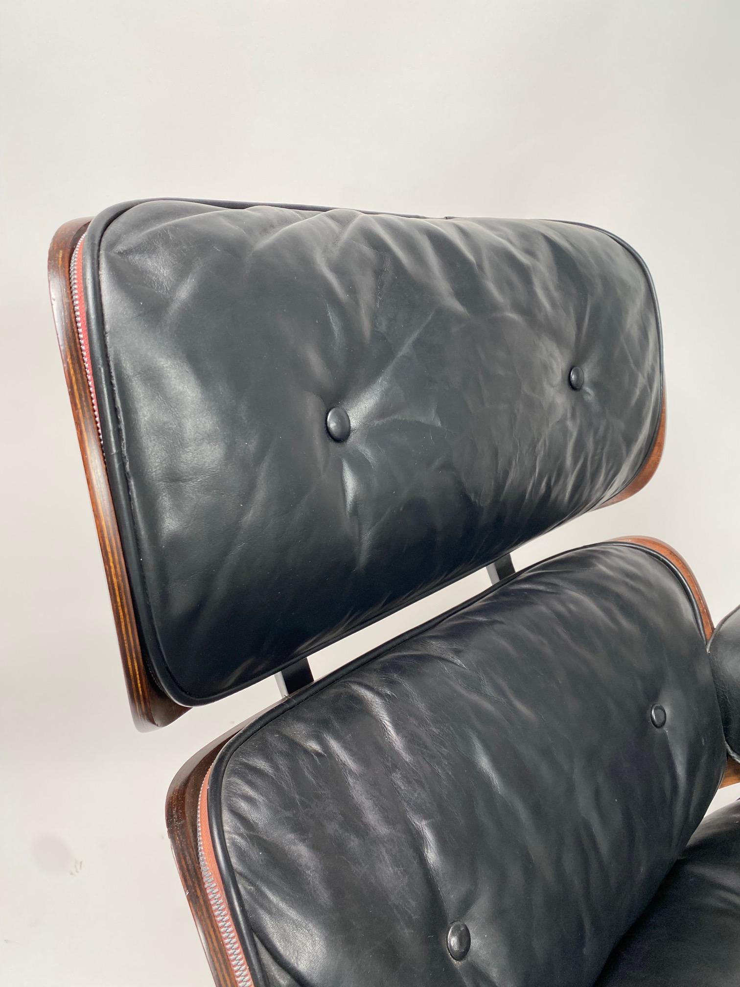Charles Eames, Lounge Chair in black leather by Herman Miller For Sale 6