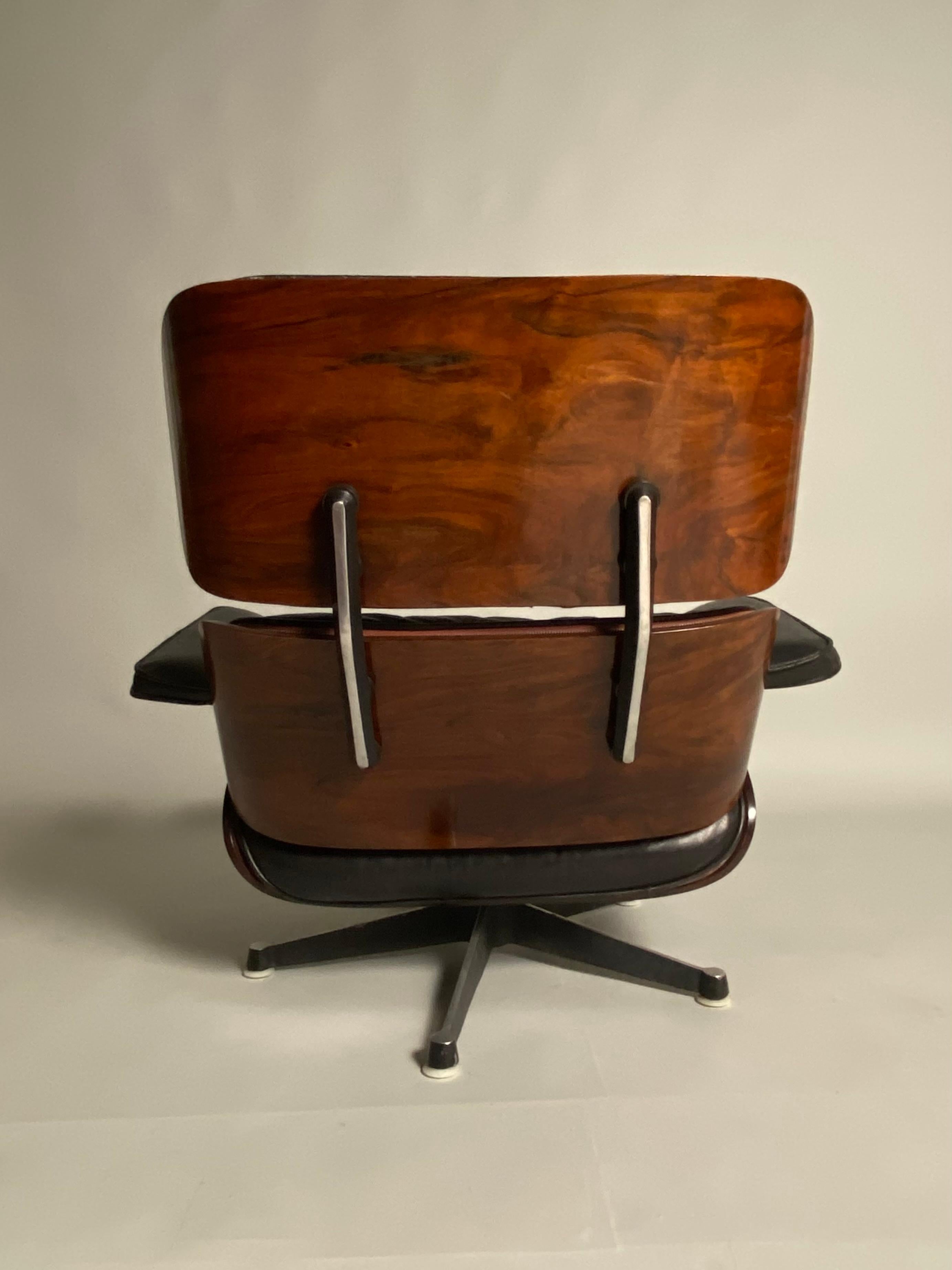 Charles Eames, Loungesessel aus schwarzem Leder von Herman Miller  (Moderne der Mitte des Jahrhunderts) im Angebot