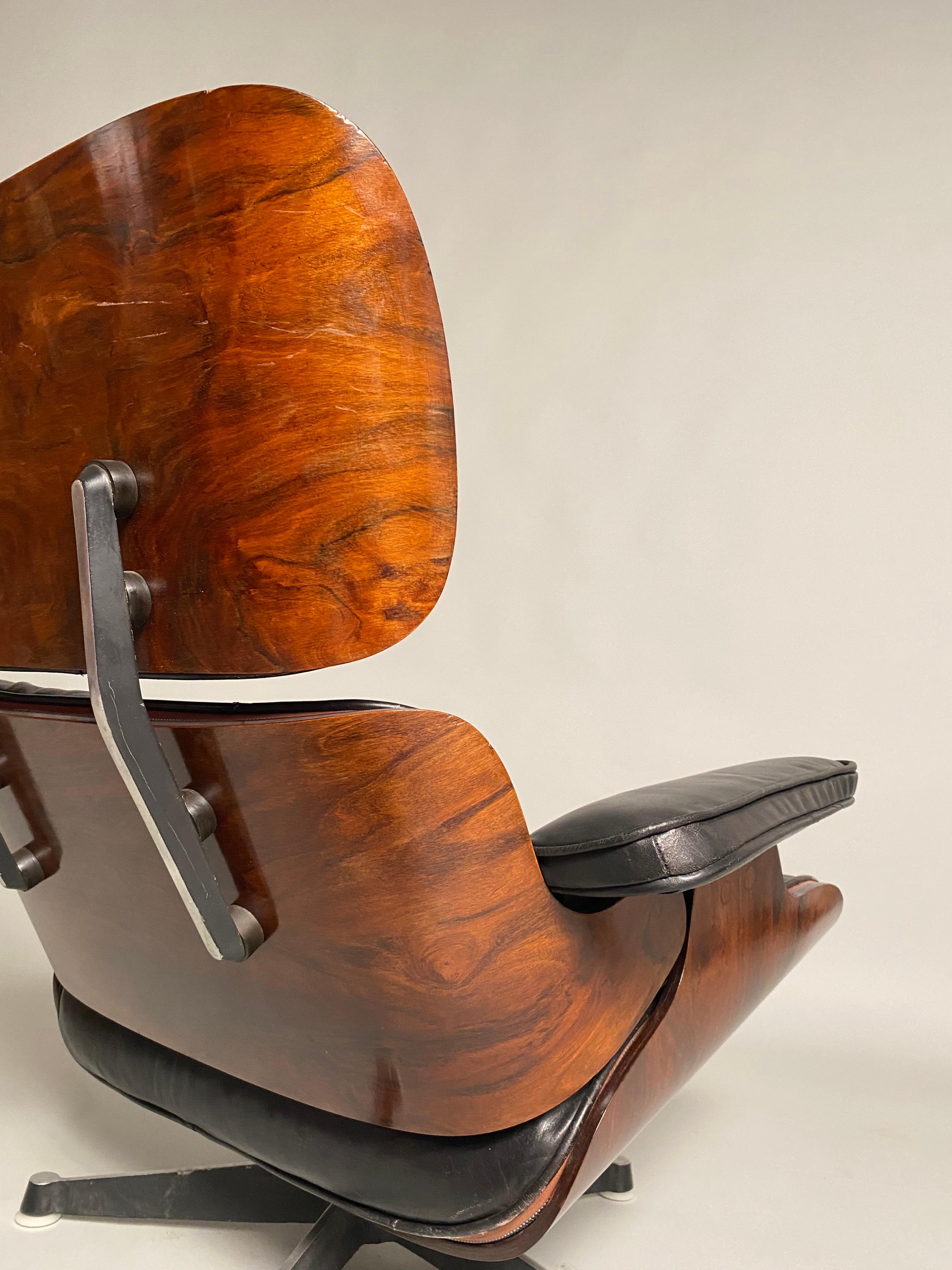 Charles Eames, chaise longue en cuir noir par Herman Miller  État moyen - En vente à Argelato, BO