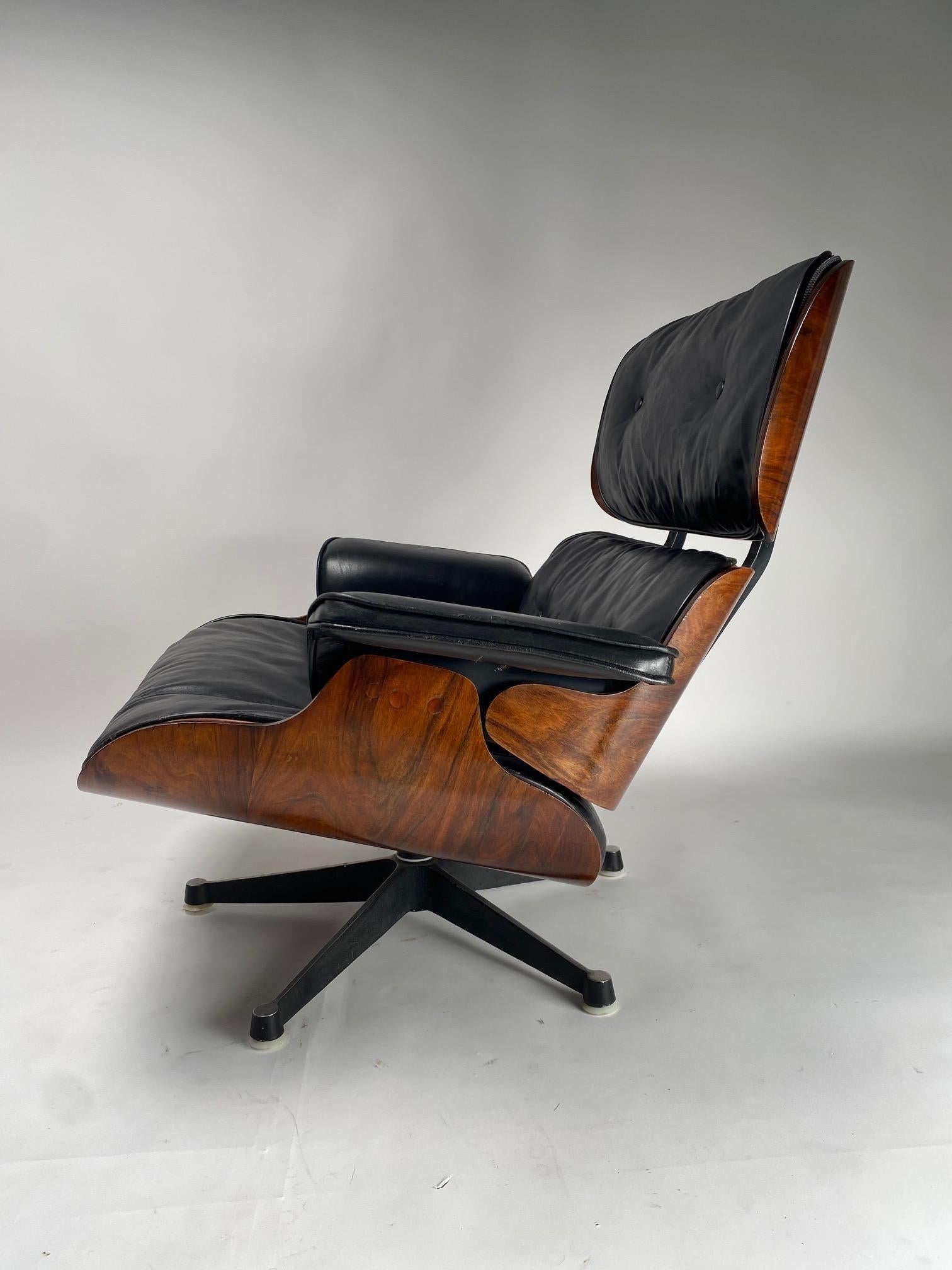 Charles Eames, Lounge Chair in black leather by Herman Miller In Fair Condition For Sale In Argelato, BO