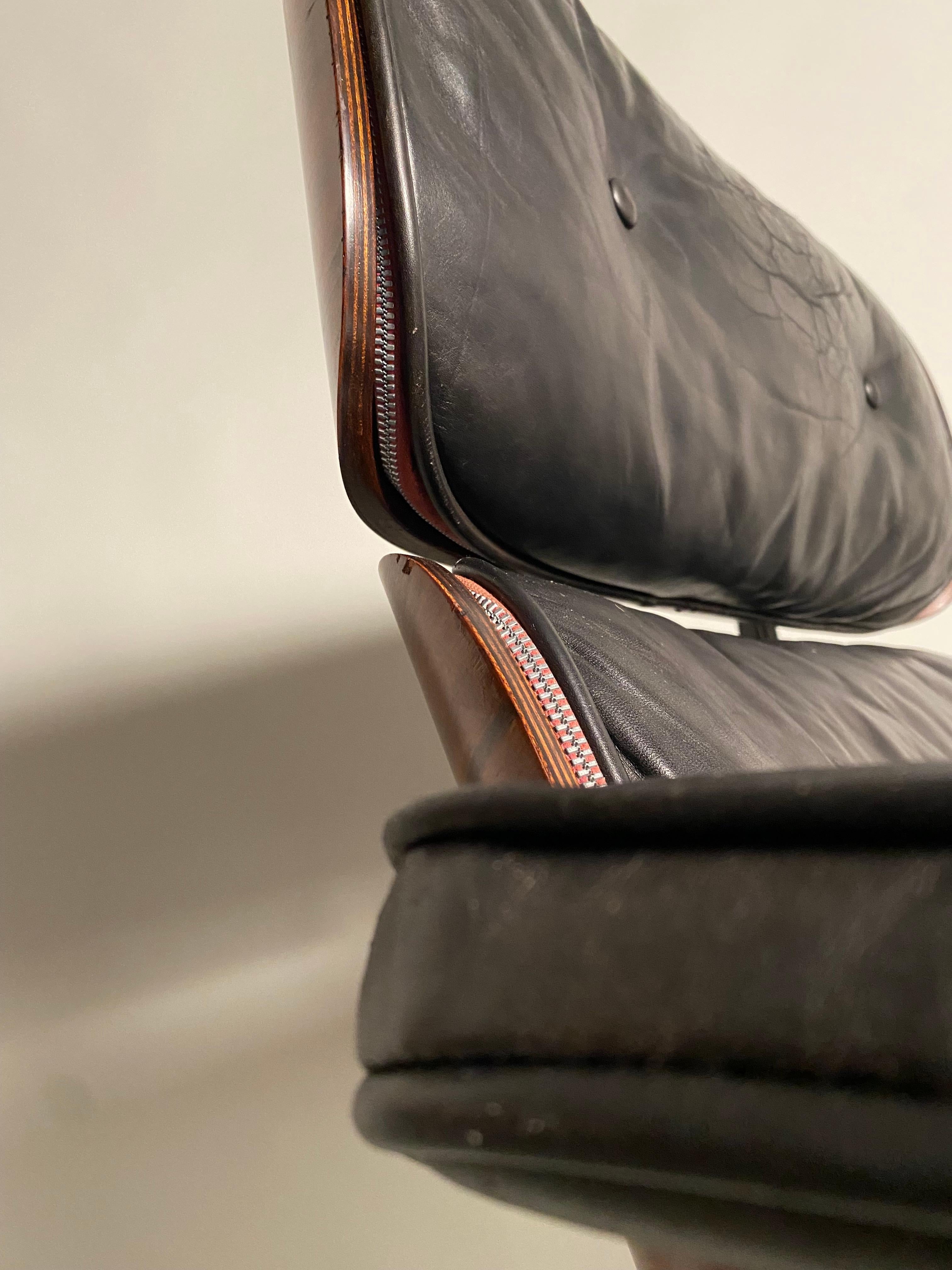 Milieu du XXe siècle Charles Eames, chaise longue en cuir noir par Herman Miller  en vente