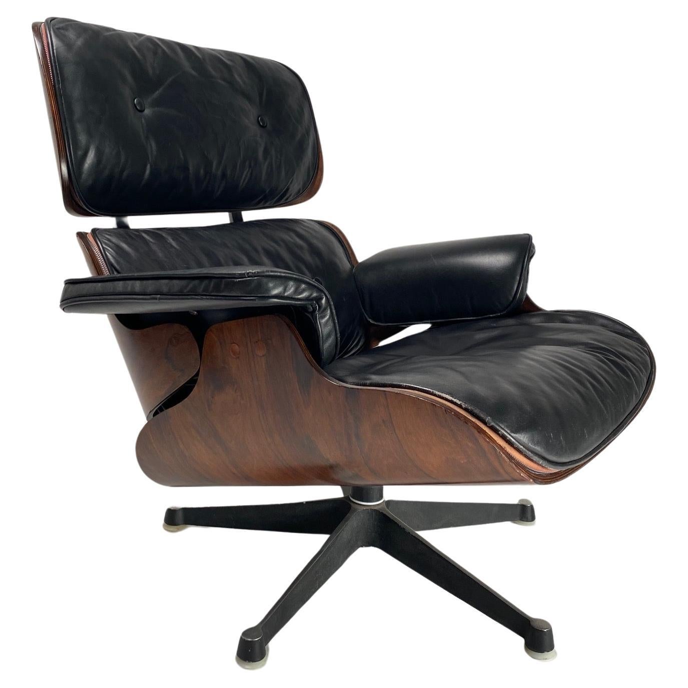 Charles Eames, chaise longue en cuir noir par Herman Miller 