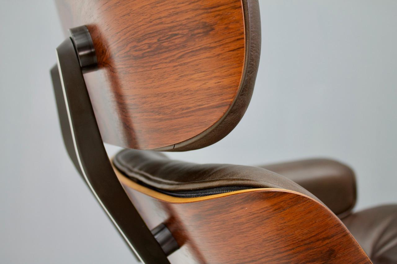Mid-20th Century Charles Eames Lounge Chair with Ottoman in Chocolate Brown Leather For Sale