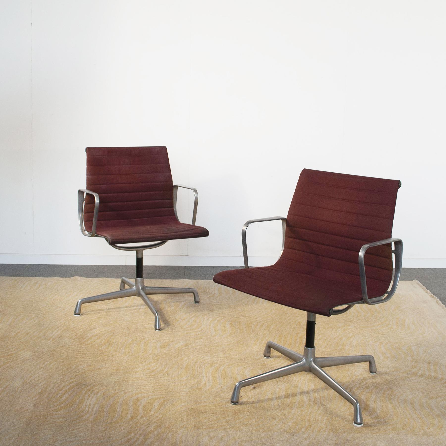 Set two lounge chairs model EA 108 designer Charles Eames for Herman Miller production 1960s.

Charles Eames began very early in life as a designer to the extent that he was employed, as early as age 14, in the workshops of the Laclede Steel